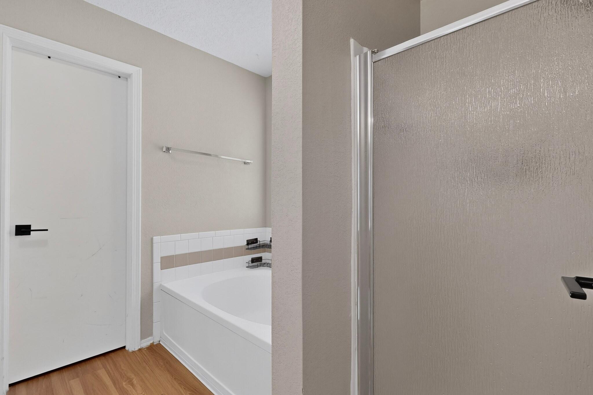 Photo 20 — 512 Leeward Drive NW