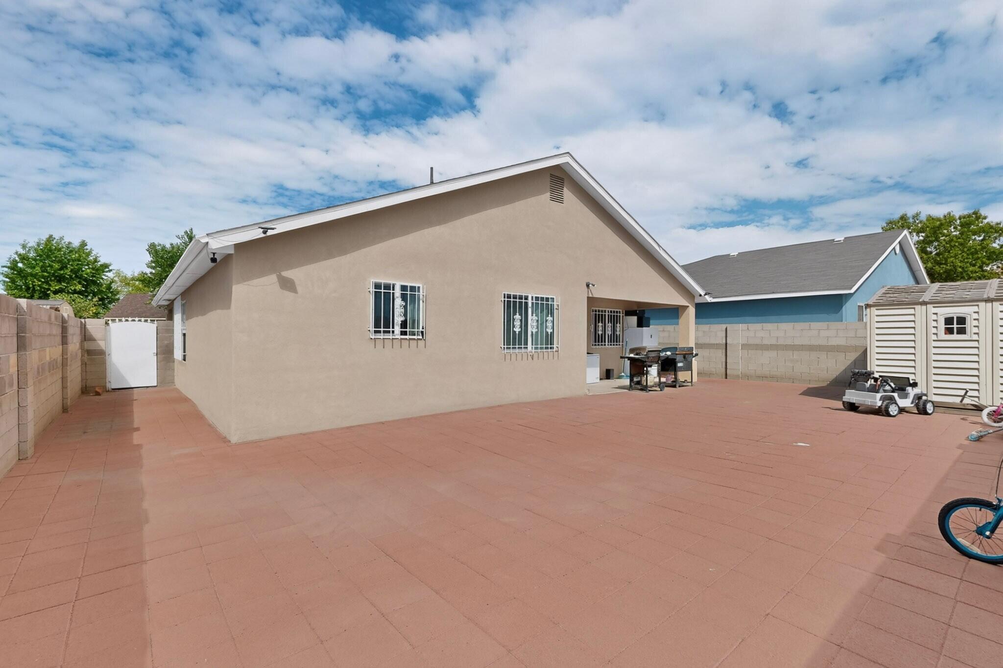 Photo 7 — 512 Leeward Drive NW