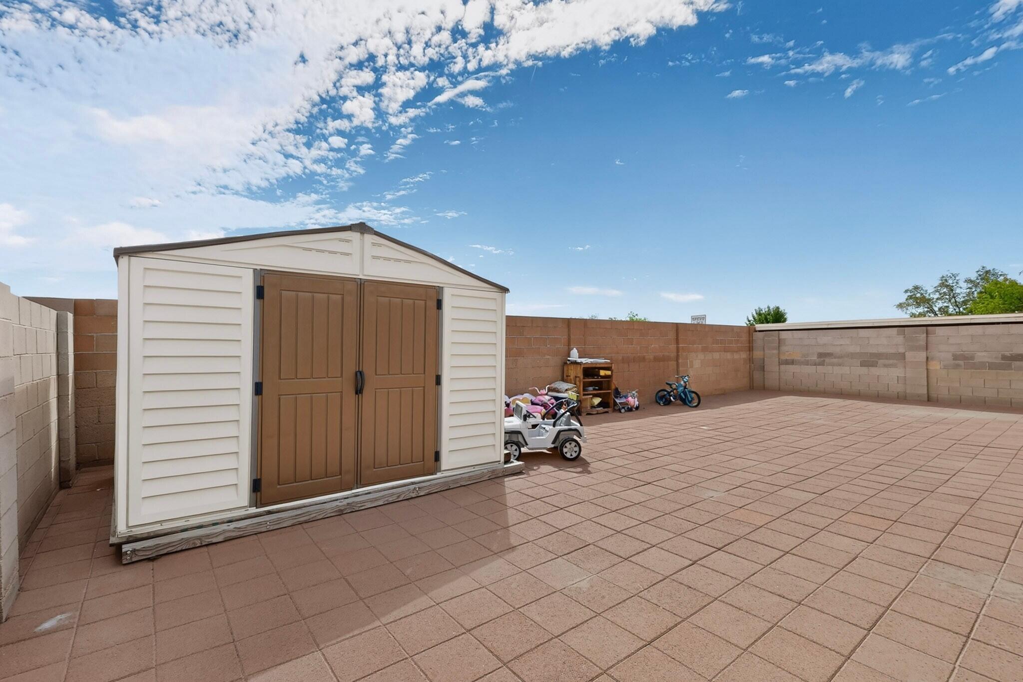 Photo 3 — 512 Leeward Drive NW