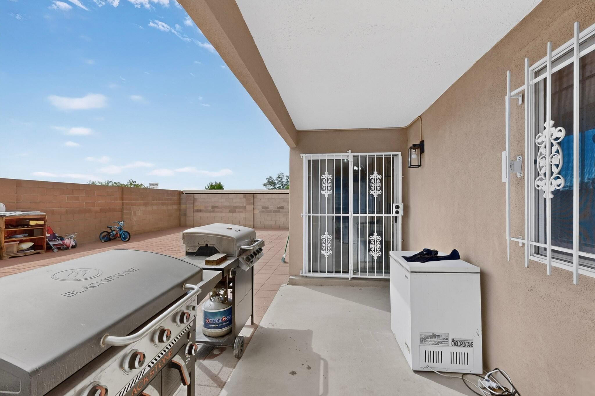 Photo 6 — 512 Leeward Drive NW