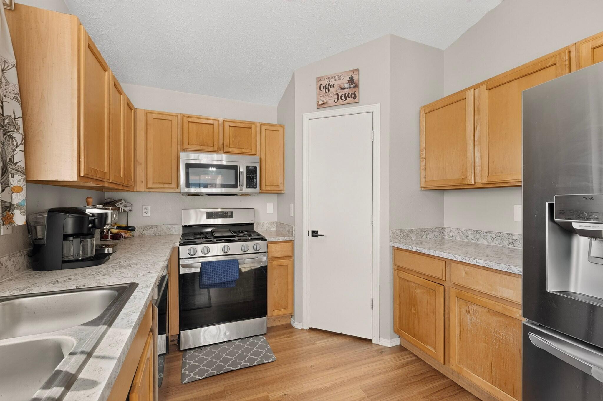 Photo 8 — 512 Leeward Drive NW