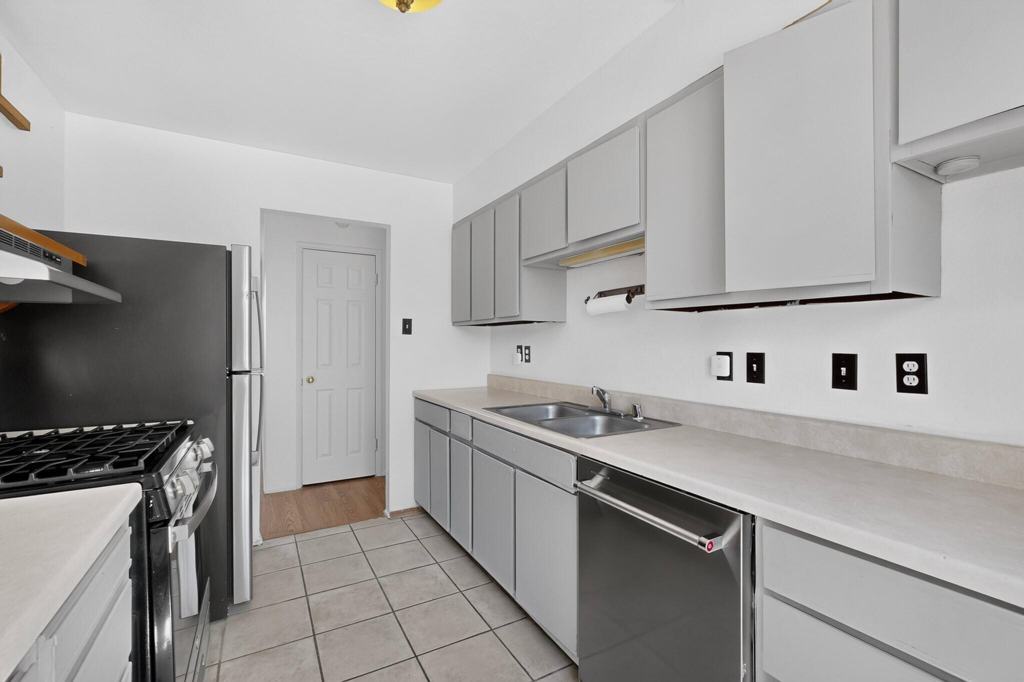 Photo 2 — 11604 Rosemont Avenue NE