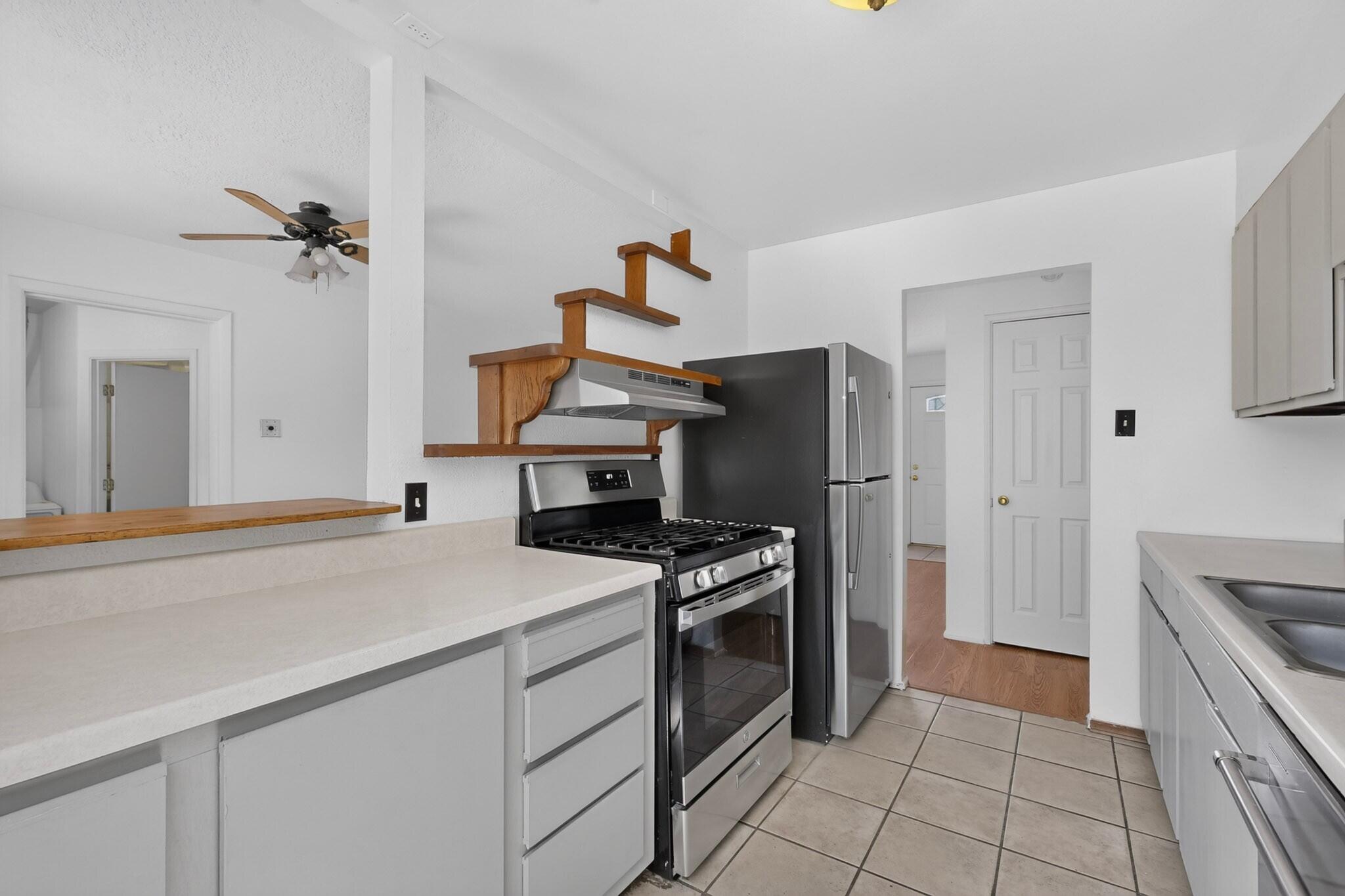 Photo 3 — 11604 Rosemont Avenue NE