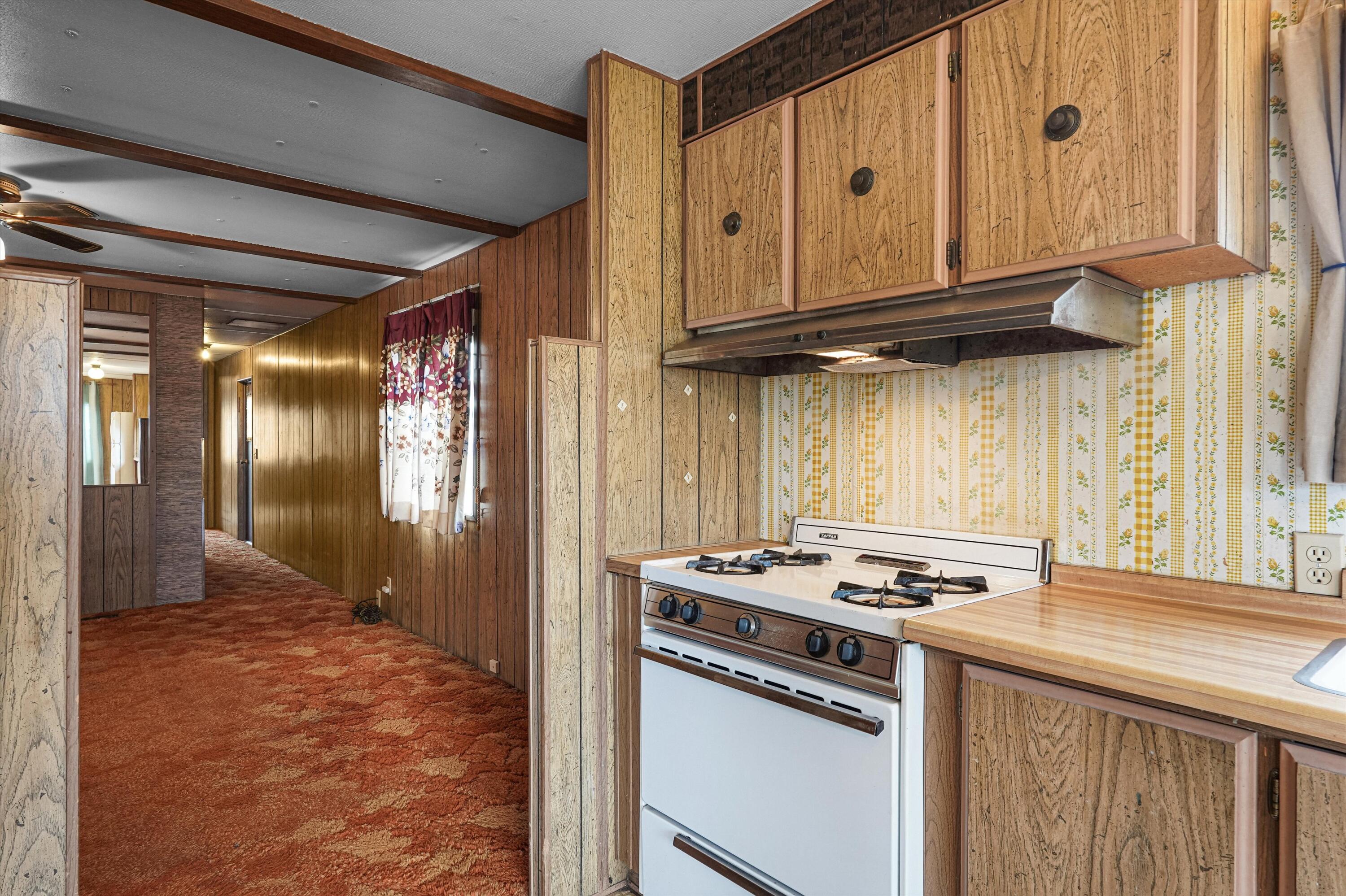 Photo 13 — 712 Laurie Lee Court