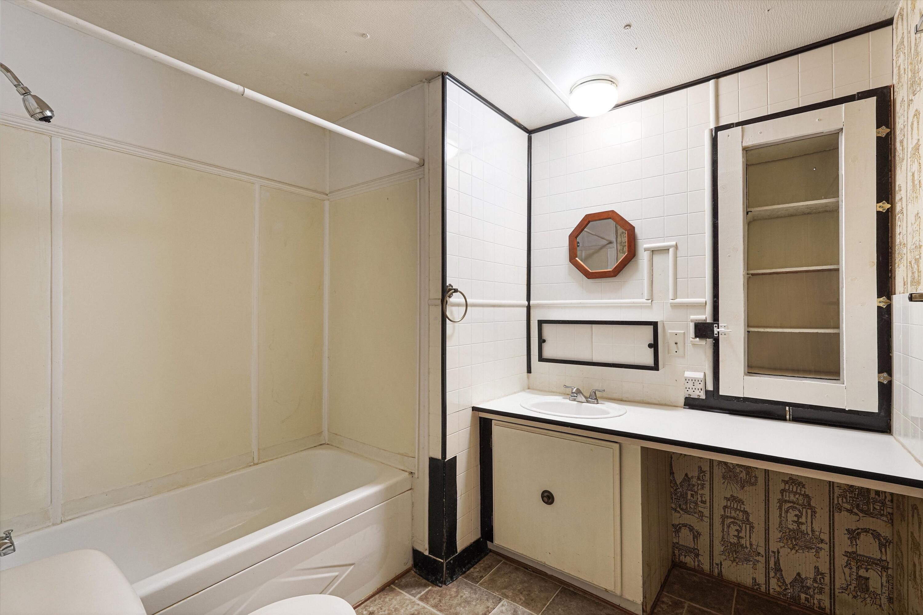 Photo 16 — 712 Laurie Lee Court
