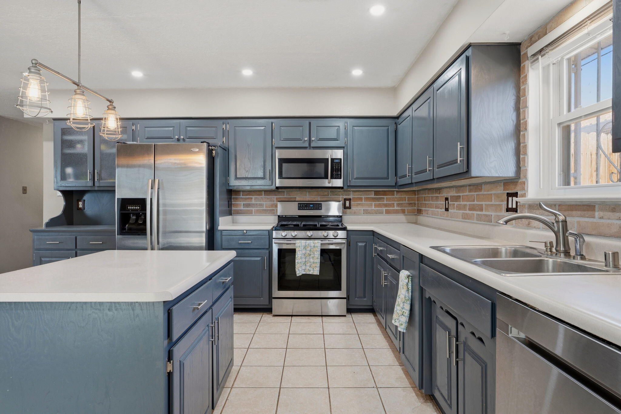 Photo 3 — 5607 Alta Vista Court SW