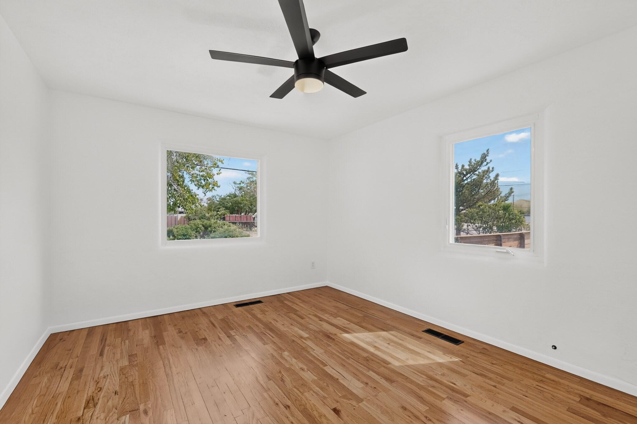 Photo 4 — 206 Wayne Road NW