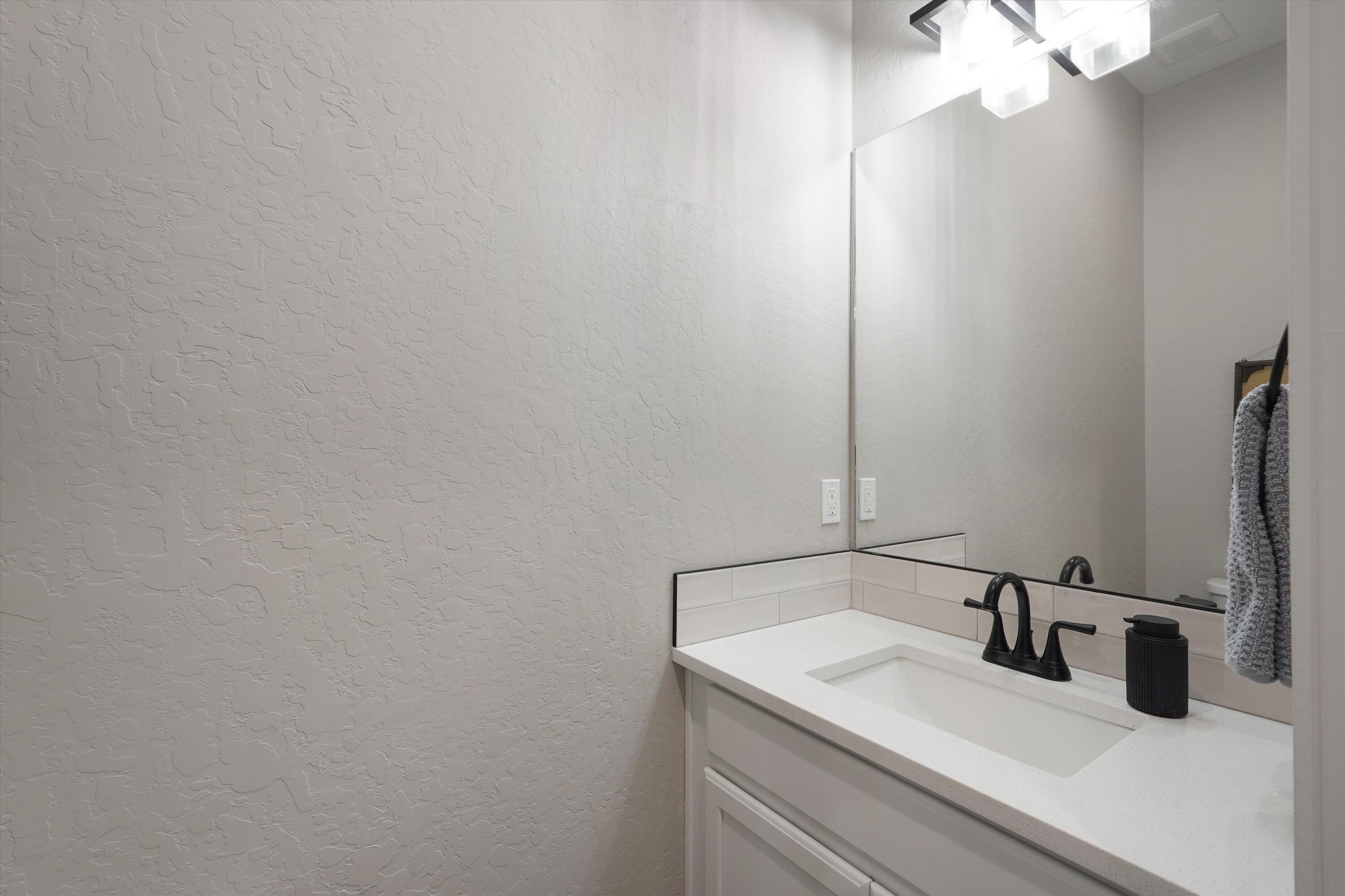 Photo 11 — 3860 Kodiak Road NE