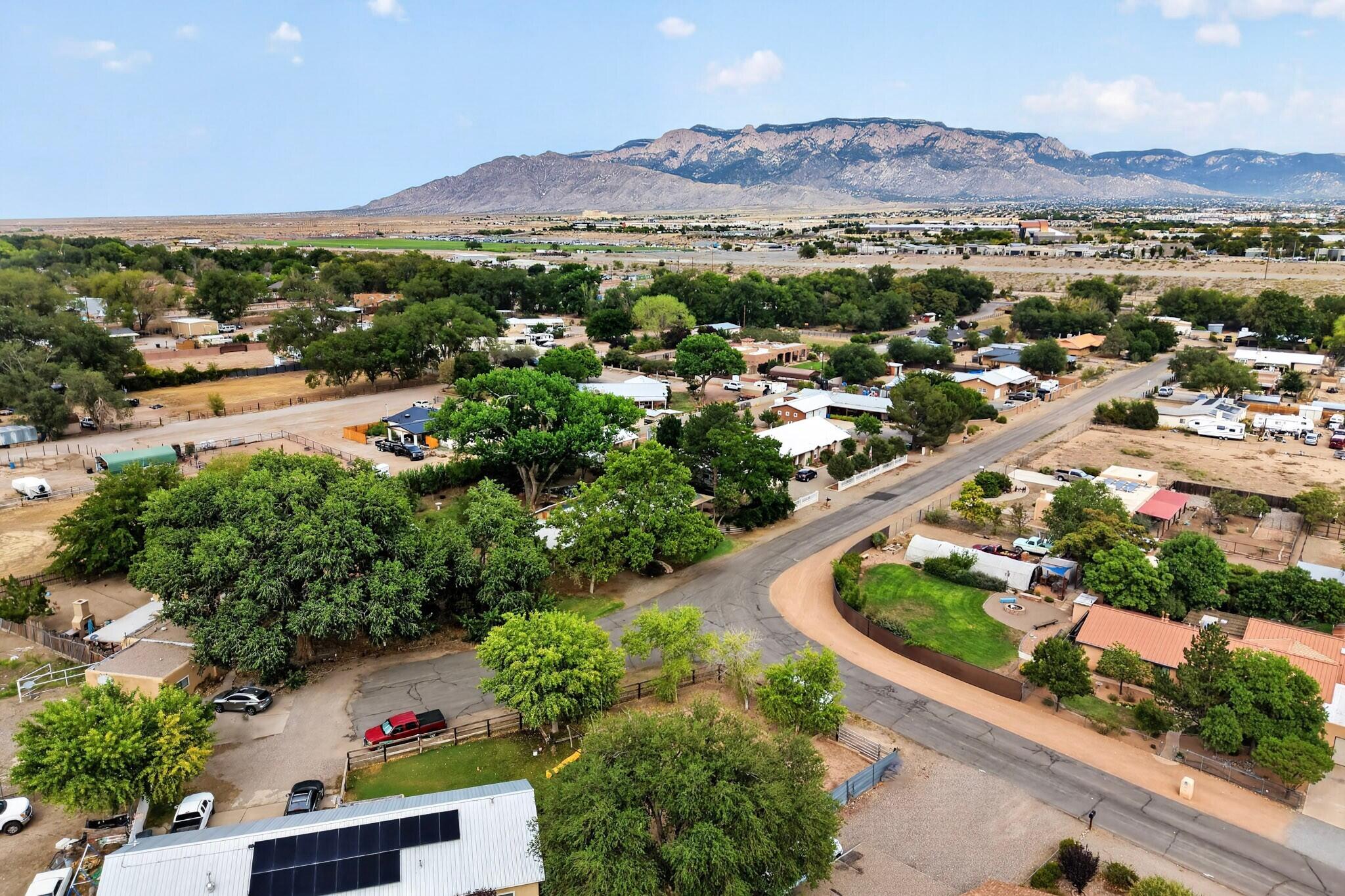 Photo 12 — 105 Sombrero Loop NE