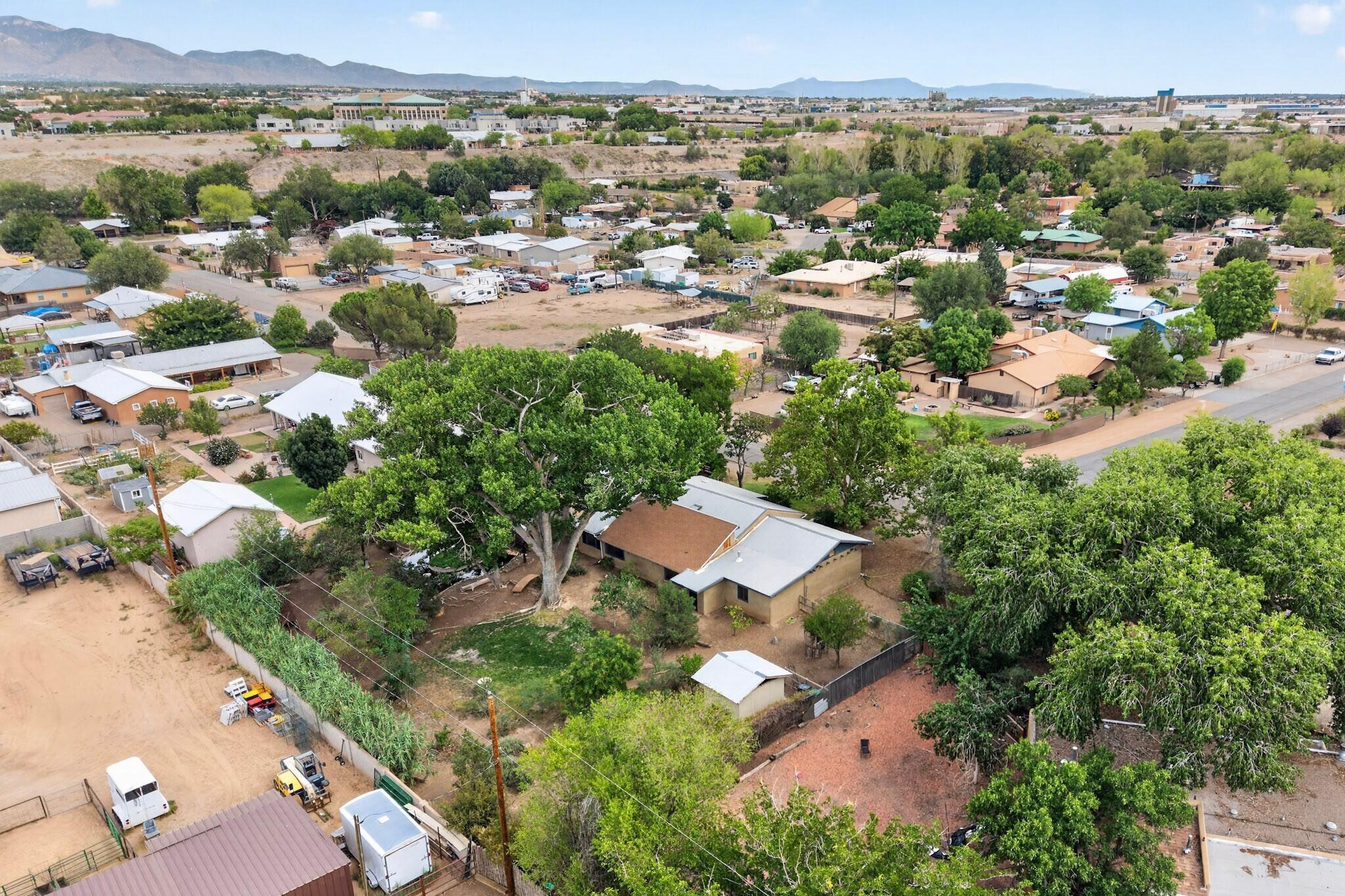 Photo 5 — 105 Sombrero Loop NE