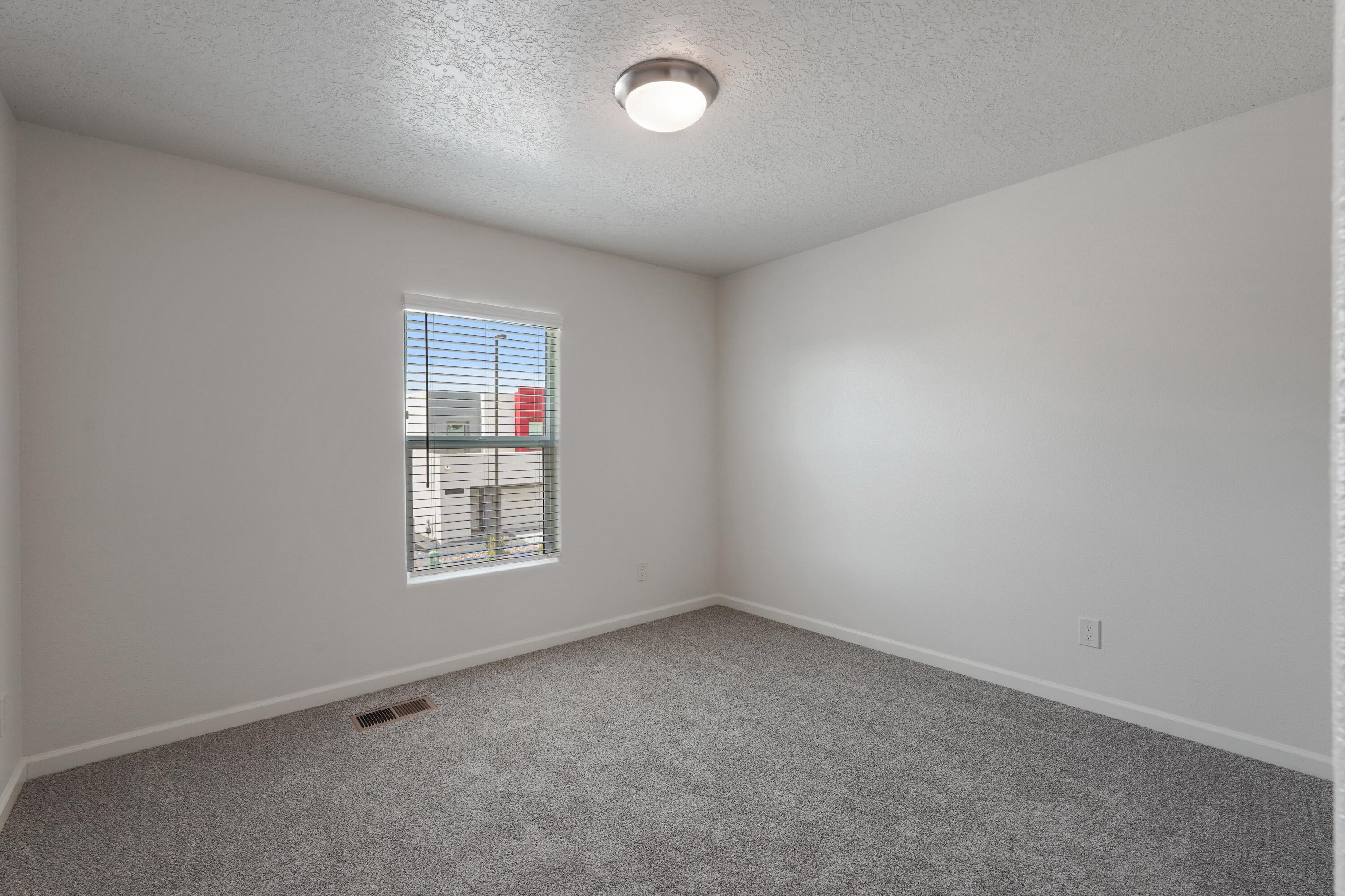 Photo 6 — 4320 Wymont Circle NE