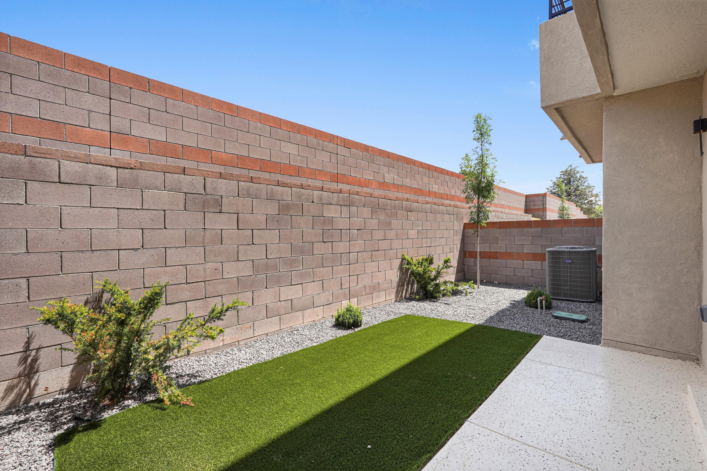 Photo 3 — 4320 Wymont Circle NE