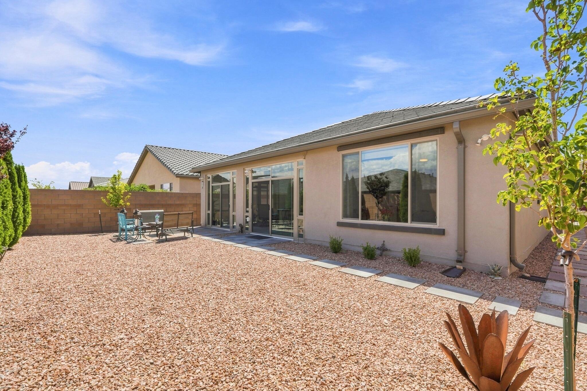 Photo 5 — 6112 Motherwell Drive SE