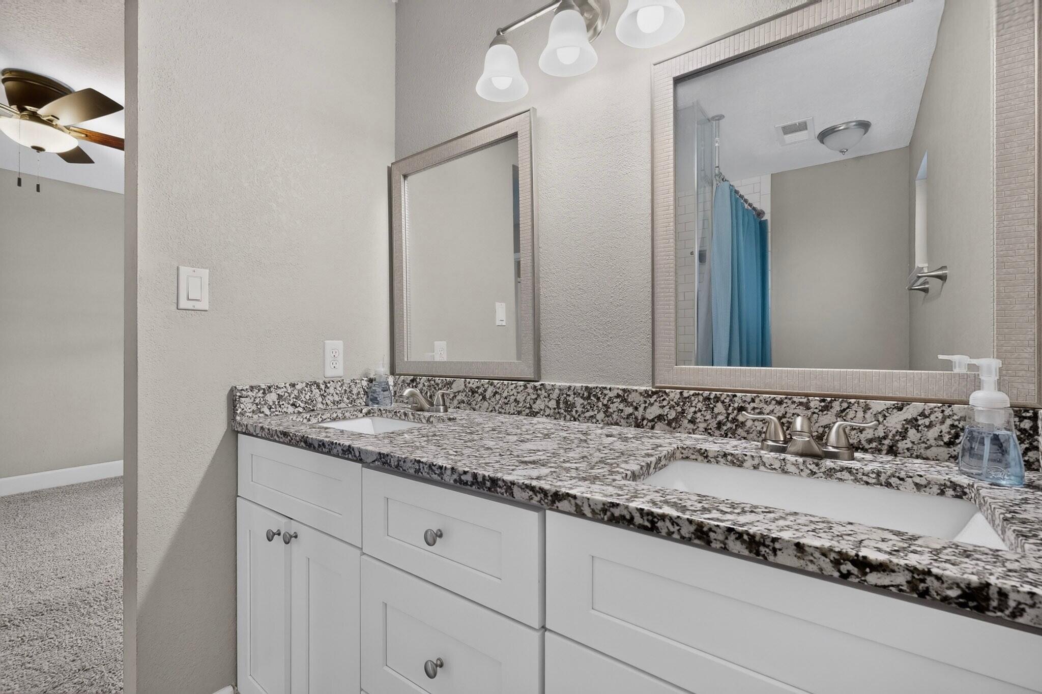 Photo 6 — 4005 Torrey Pines Road SE