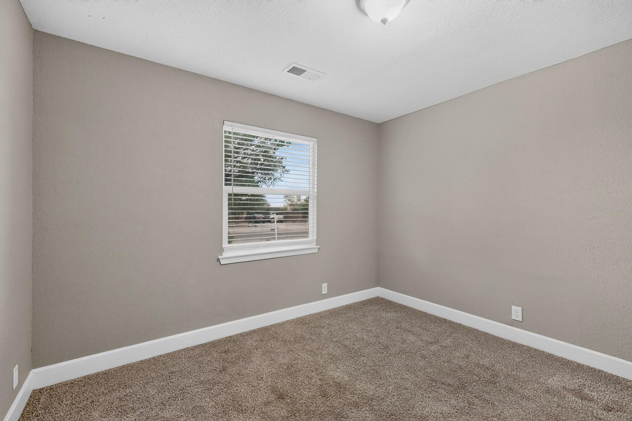 Photo 10 — 4005 Torrey Pines Road SE