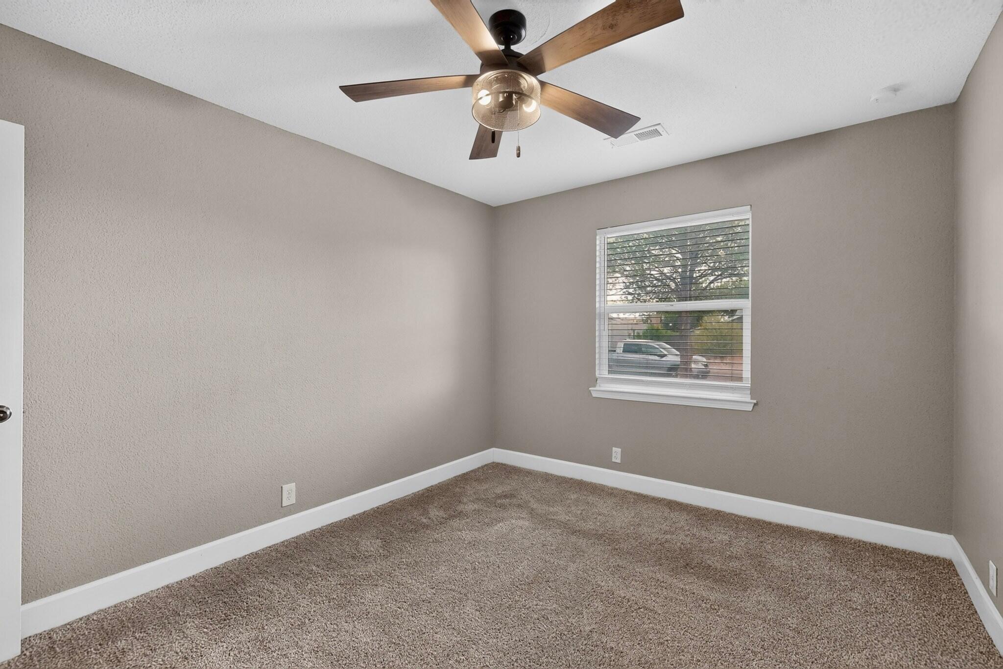Photo 15 — 4005 Torrey Pines Road SE