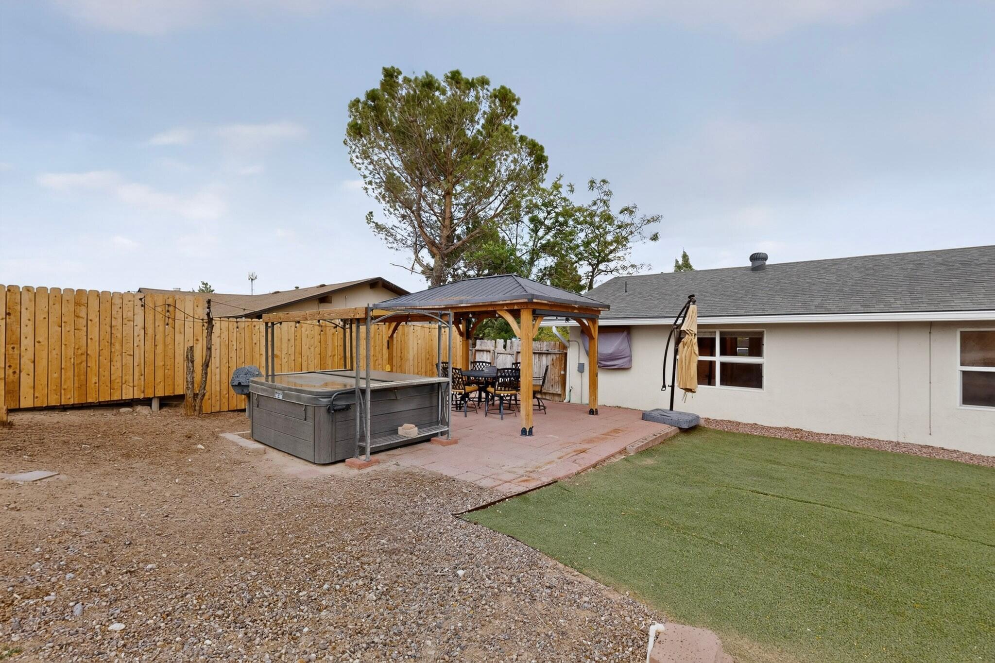 Photo 20 — 4005 Torrey Pines Road SE