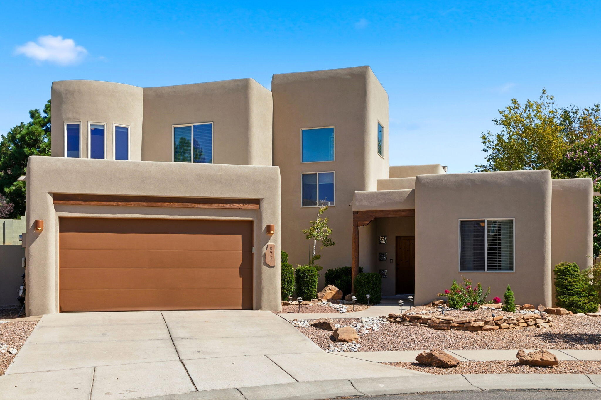 8927 Helmick Place NE, Albuquerque, NM 87122
