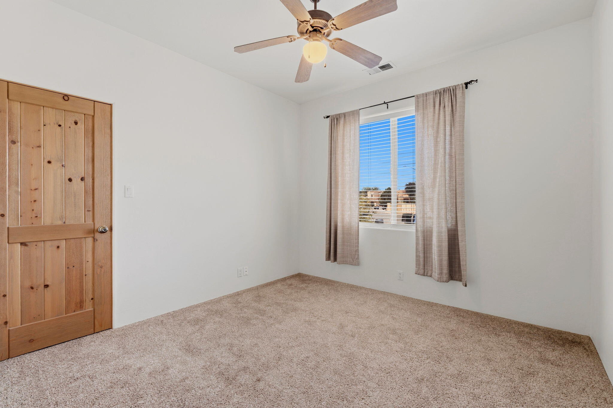 Photo 8 — 8927 Helmick Place NE