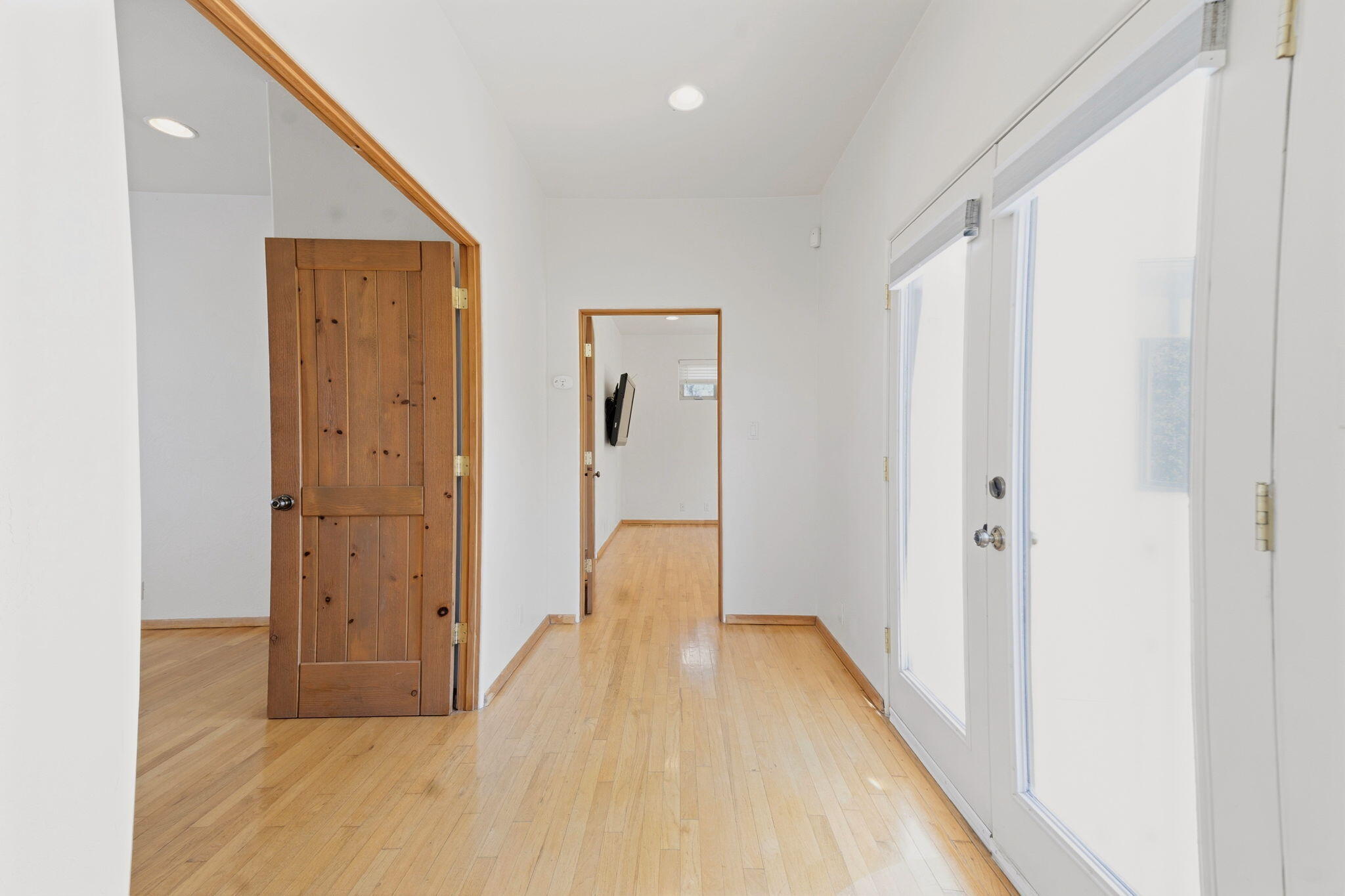 Photo 10 — 8927 Helmick Place NE