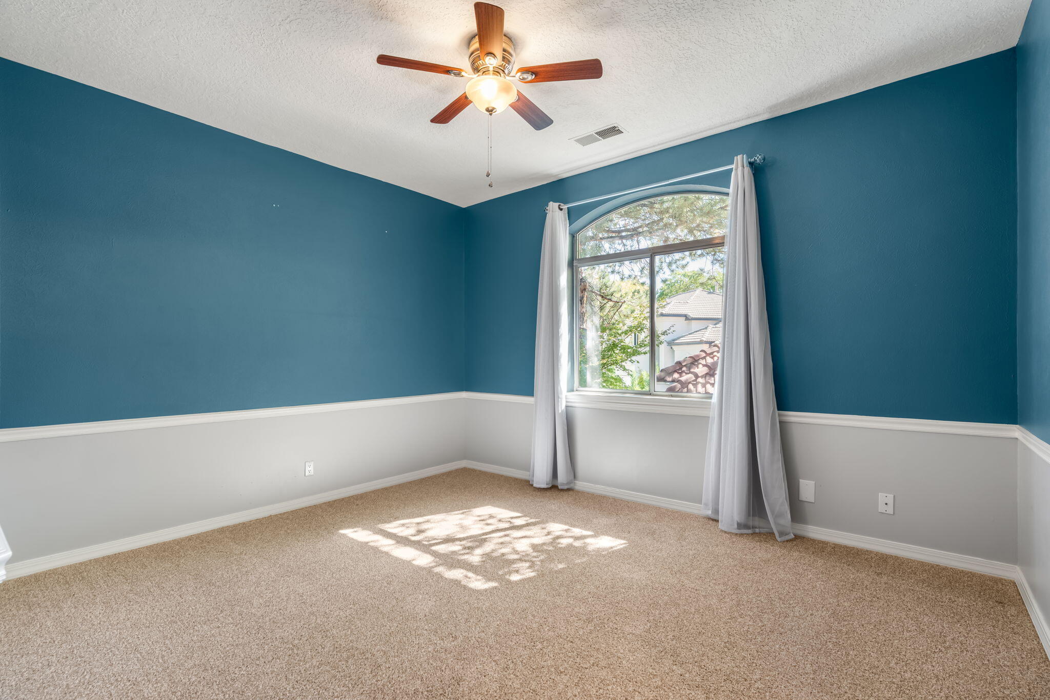 Photo 14 — 11408 Fairington Way NE