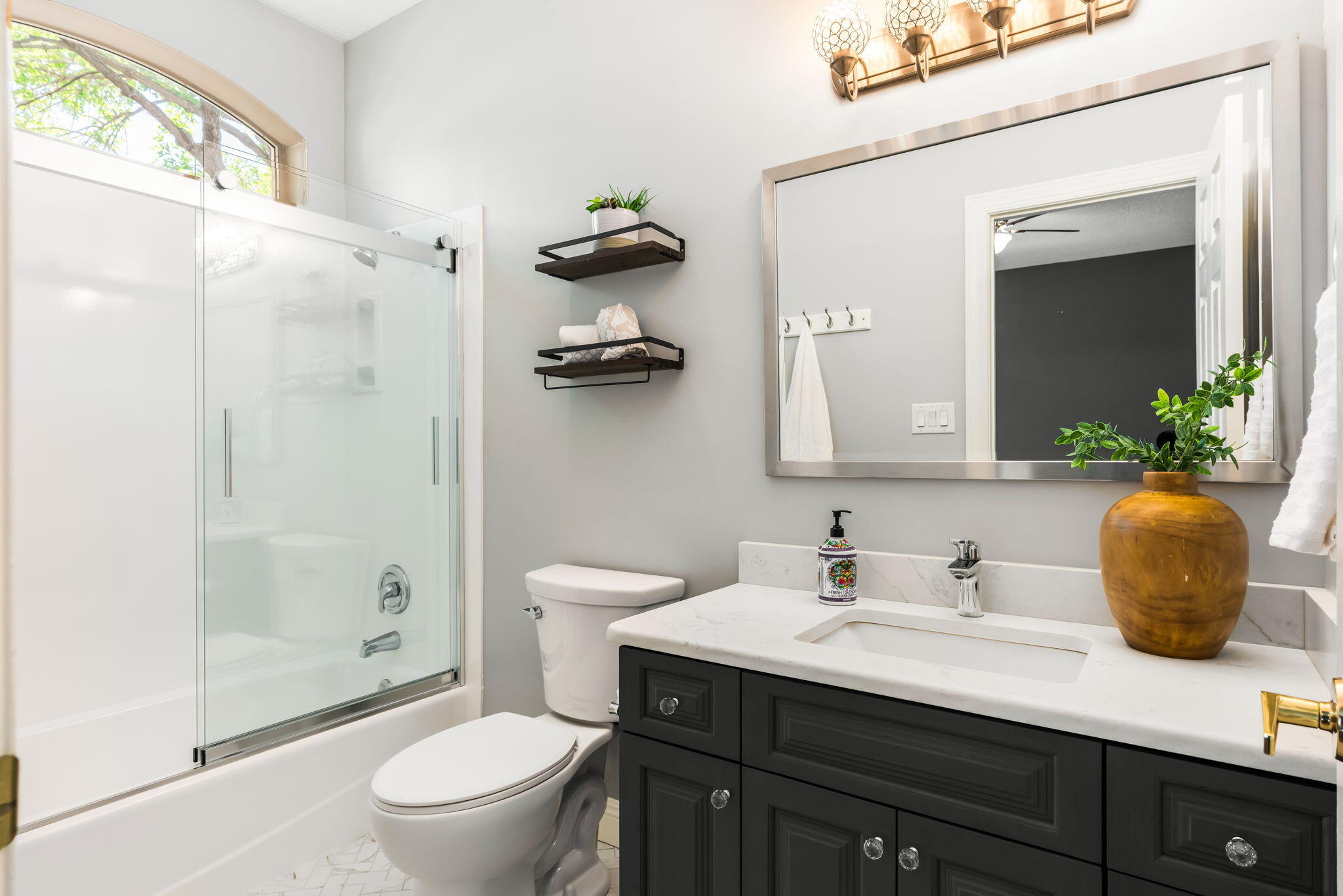 Photo 12 — 11408 Fairington Way NE