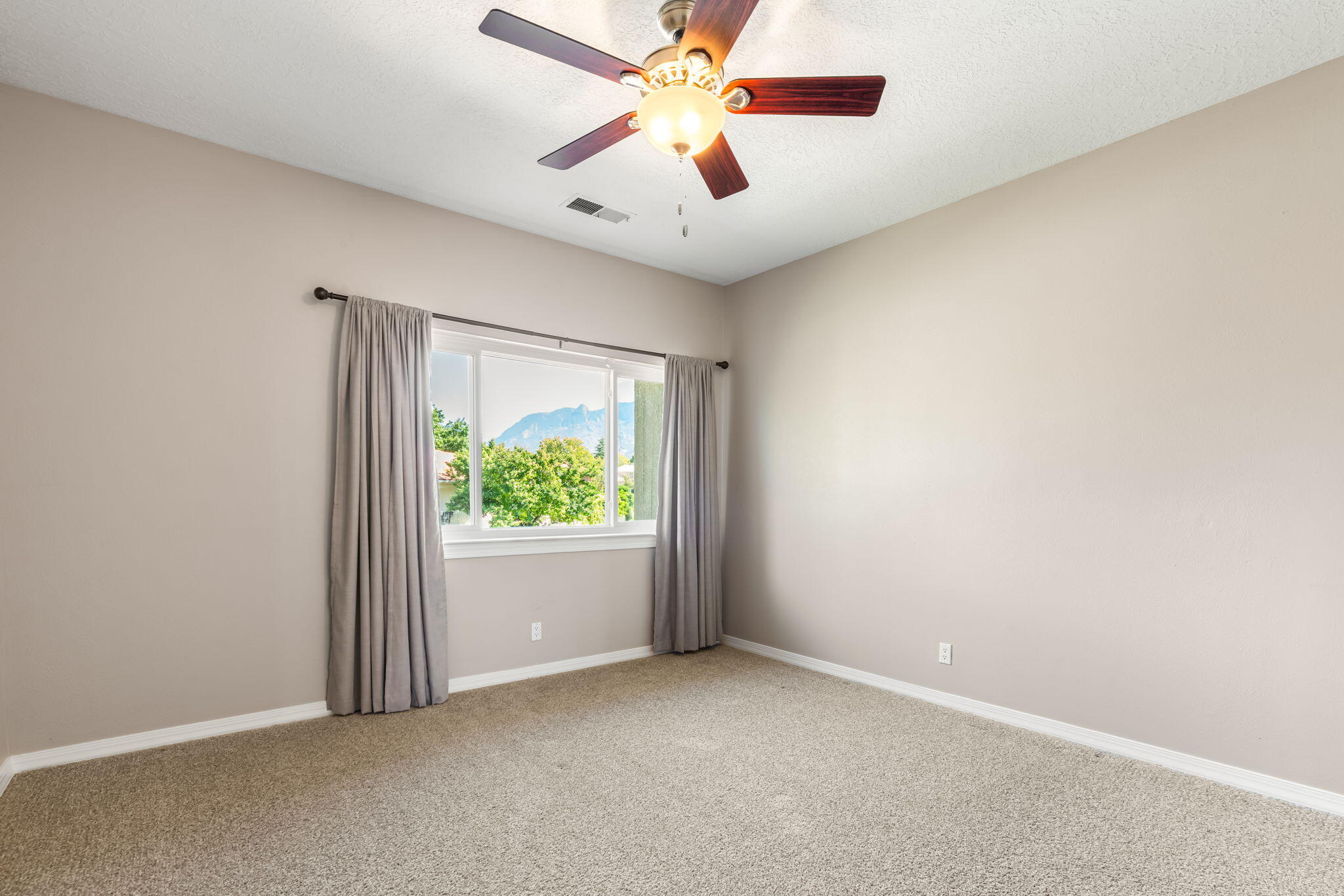 Photo 11 — 11408 Fairington Way NE