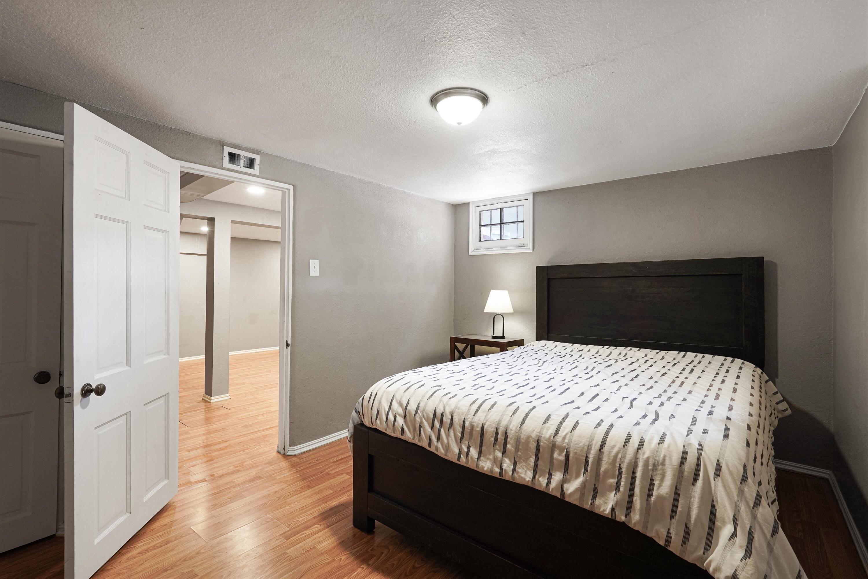 Photo 16 — 313 Carlisle Boulevard SE