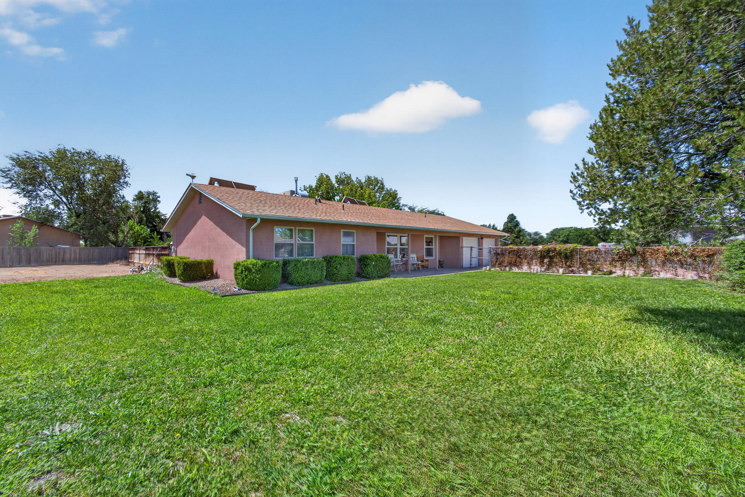 Photo 3 — 2050 Murray Loop