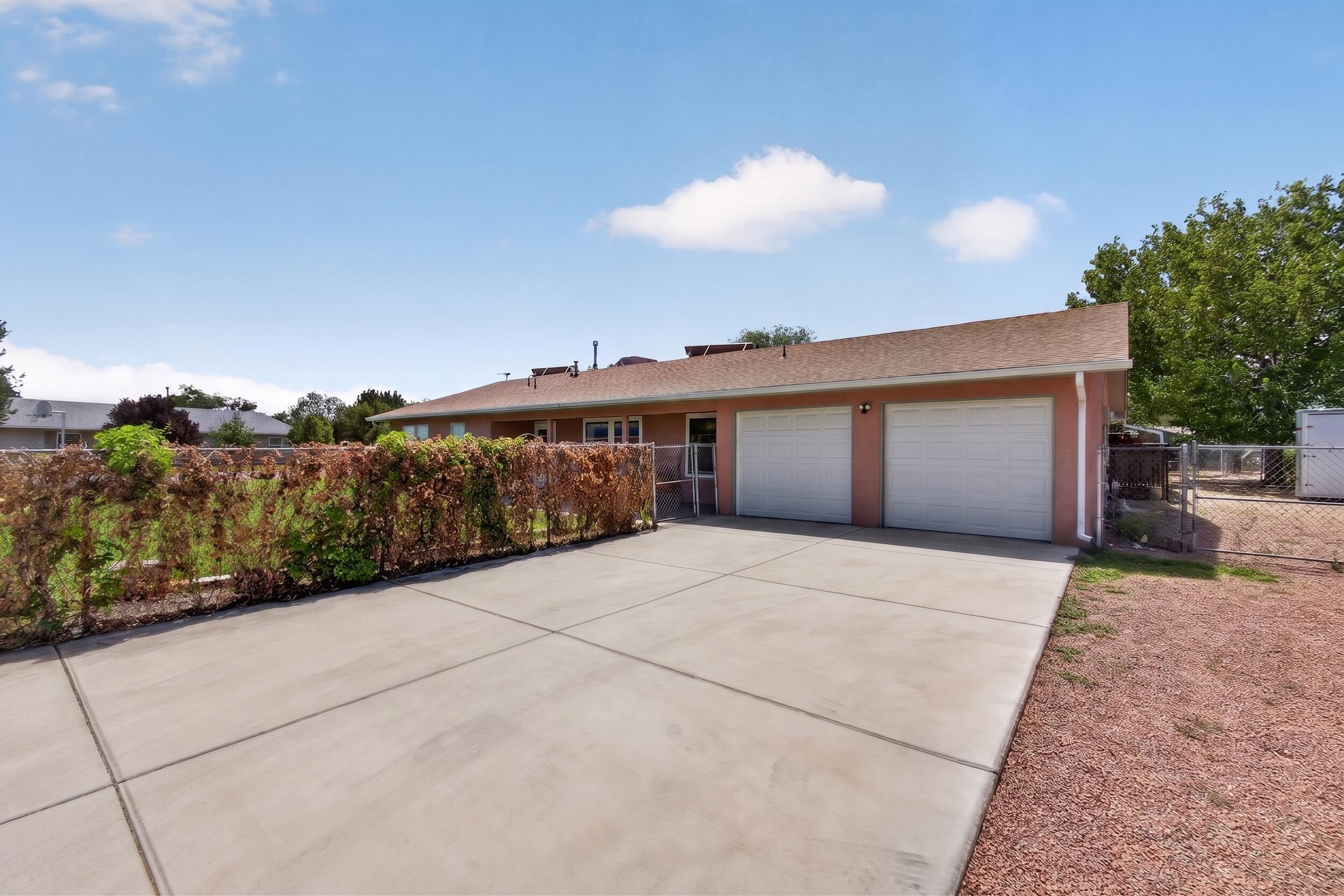 Photo 2 — 2050 Murray Loop