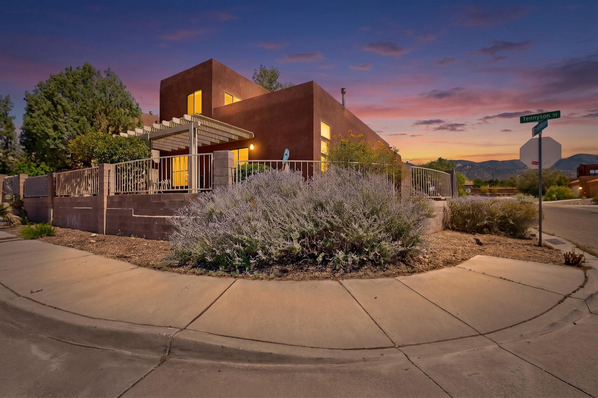 Photo 4 — 2159 Black Willow Drive NE