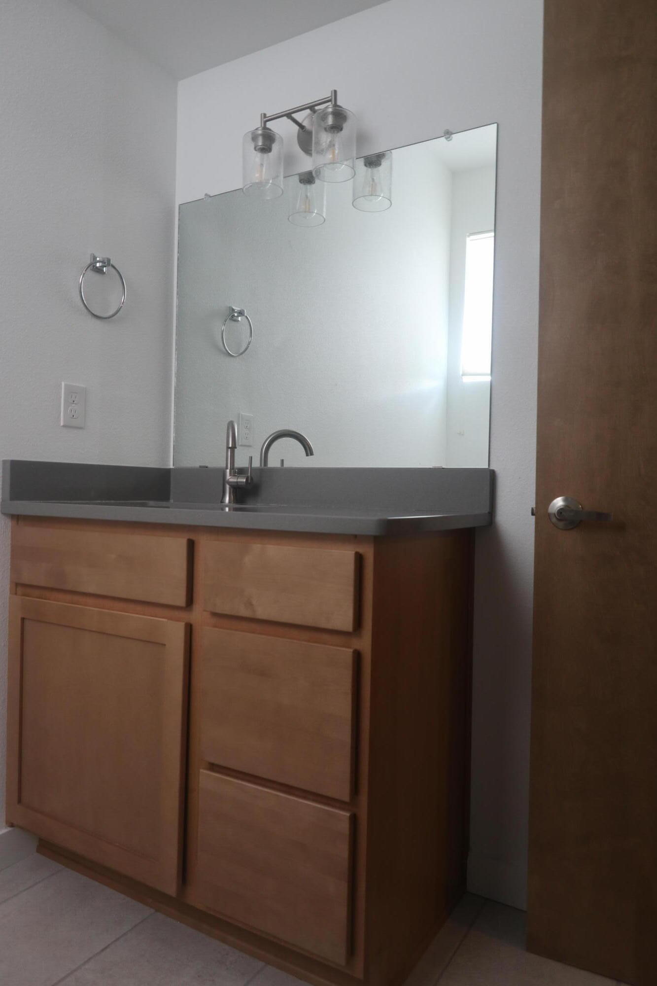 Photo 18 — 327 Platinum Street SW