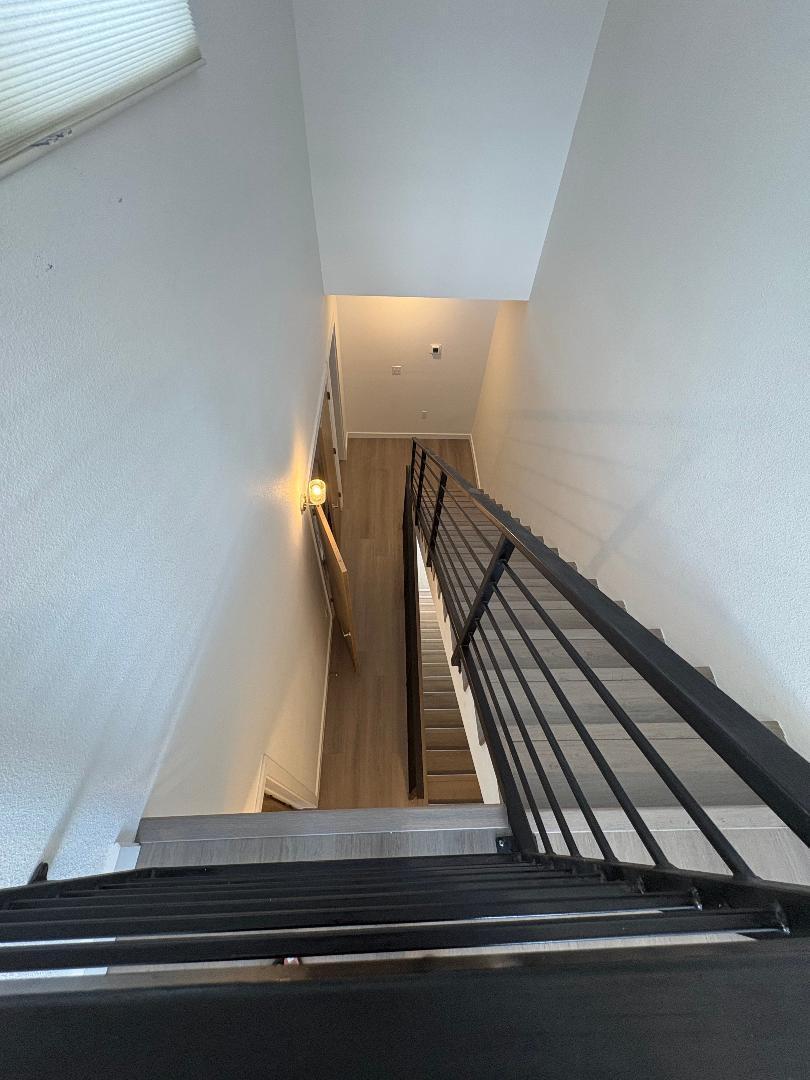 Photo 16 — 327 Platinum Street SW