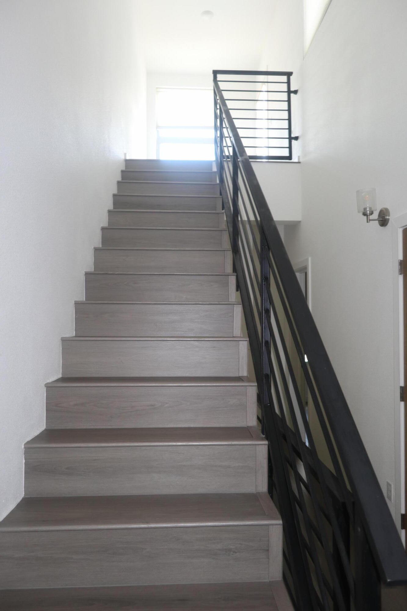 Photo 14 — 327 Platinum Street SW