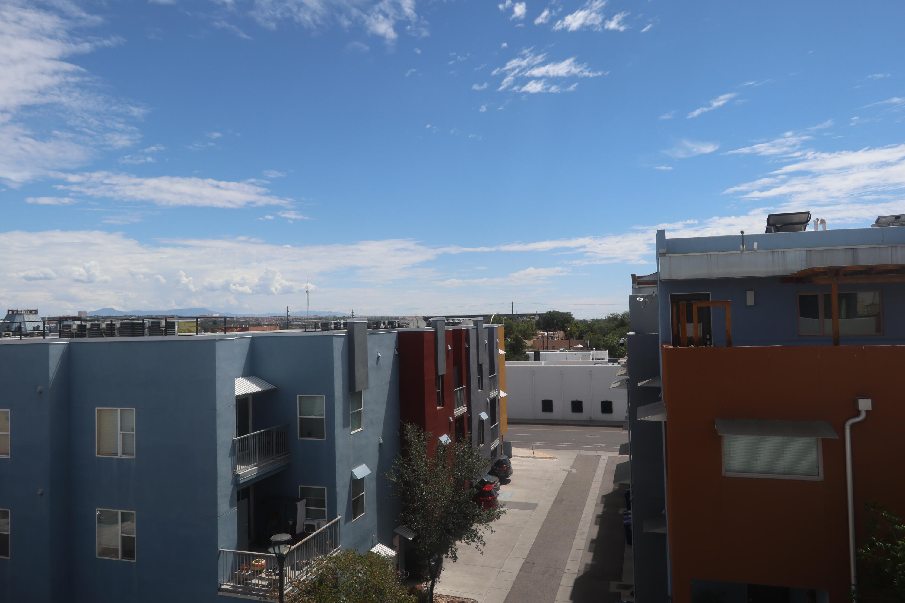 Photo 13 — 327 Platinum Street SW
