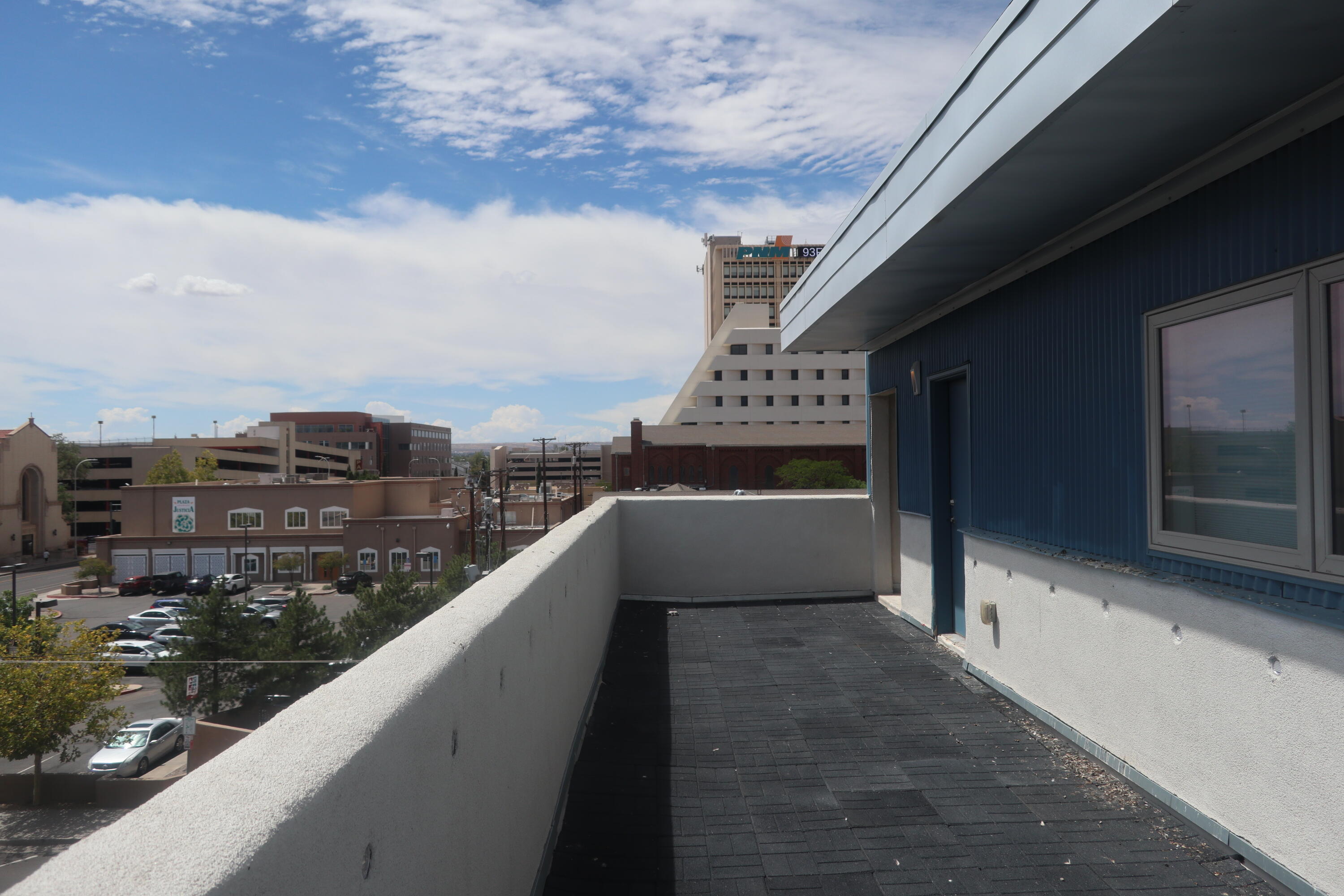 Photo 12 — 327 Platinum Street SW