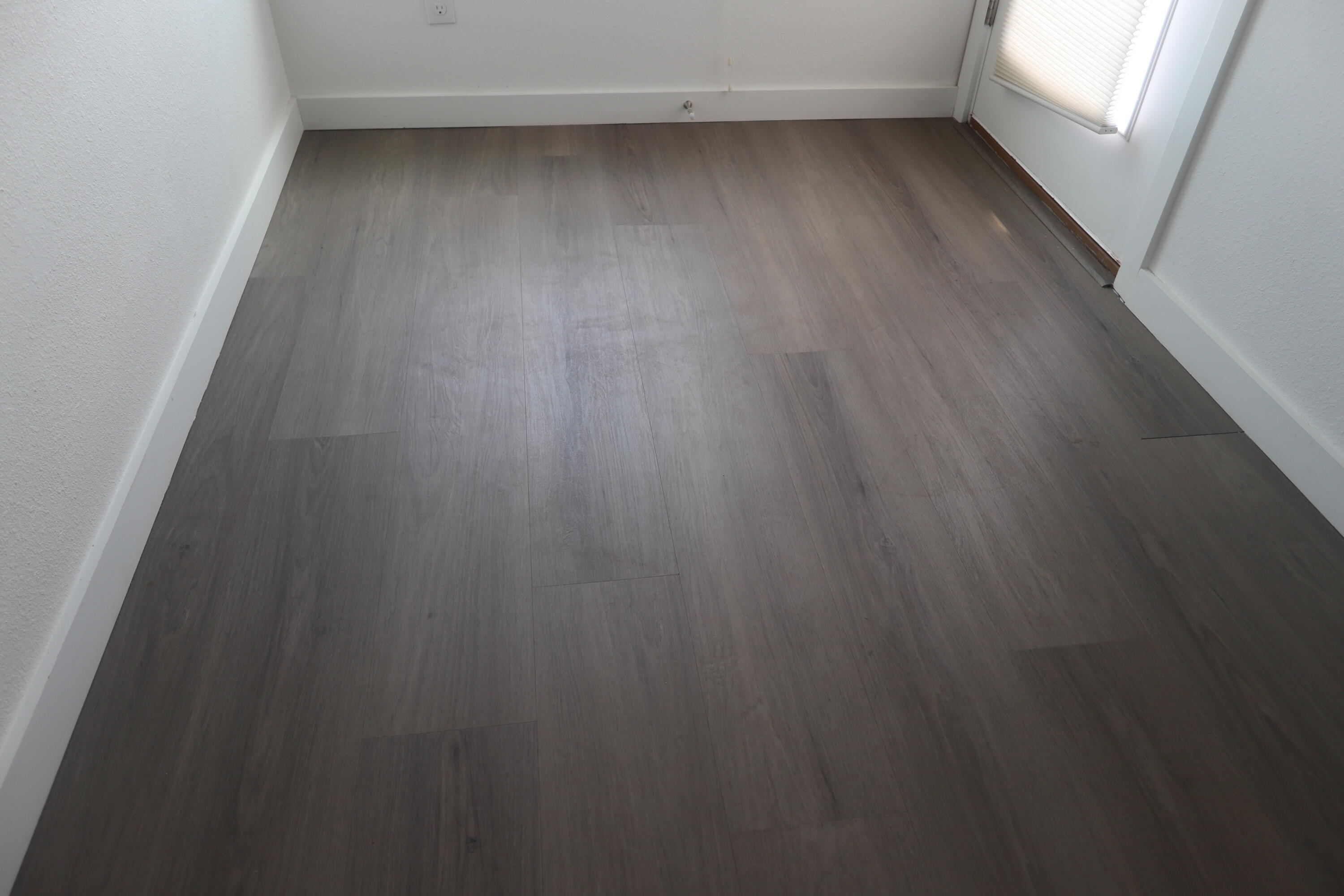 Photo 11 — 327 Platinum Street SW