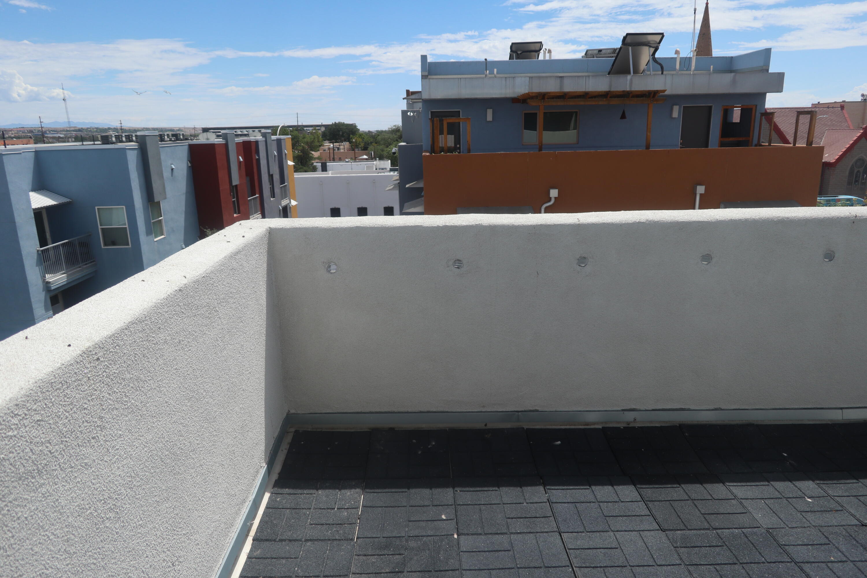 Photo 8 — 327 Platinum Street SW
