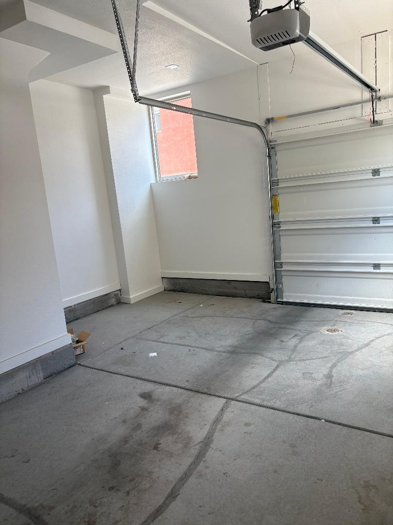 Photo 6 — 327 Platinum Street SW