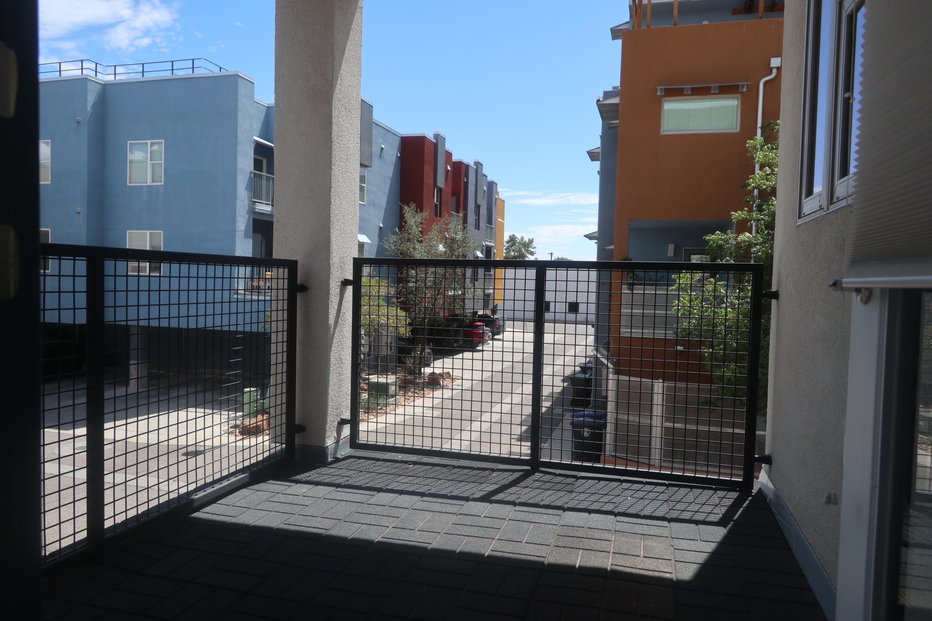 Photo 5 — 327 Platinum Street SW