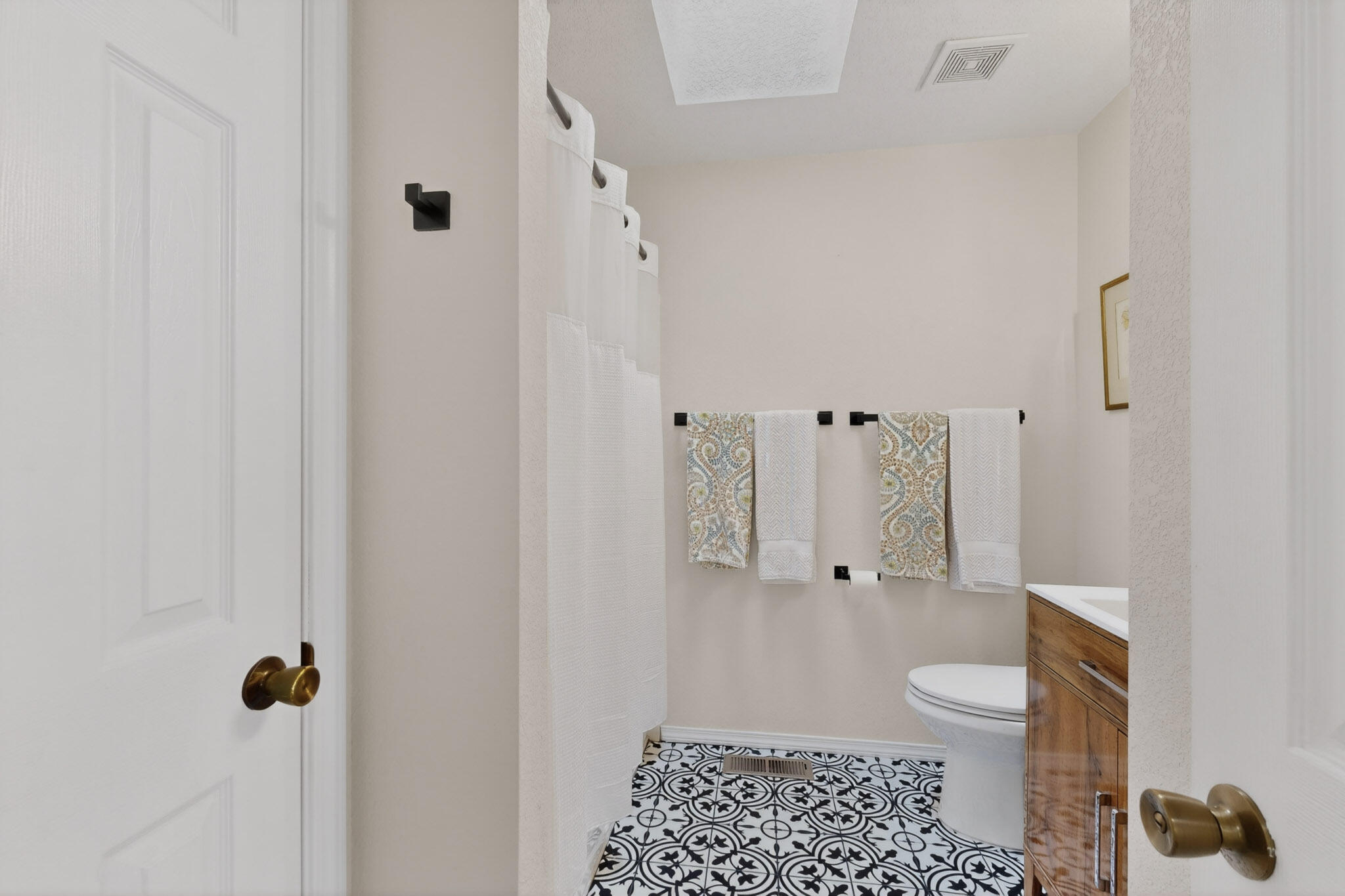 Photo 16 — 4701 Morris Street NE APT 402