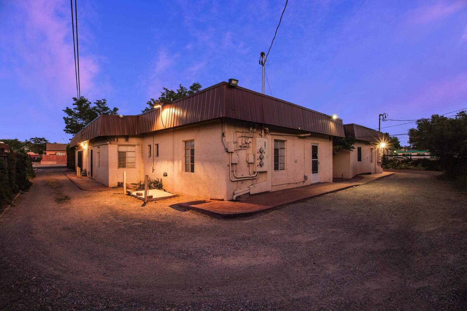 Photo 2 — 533 Valencia Drive SE