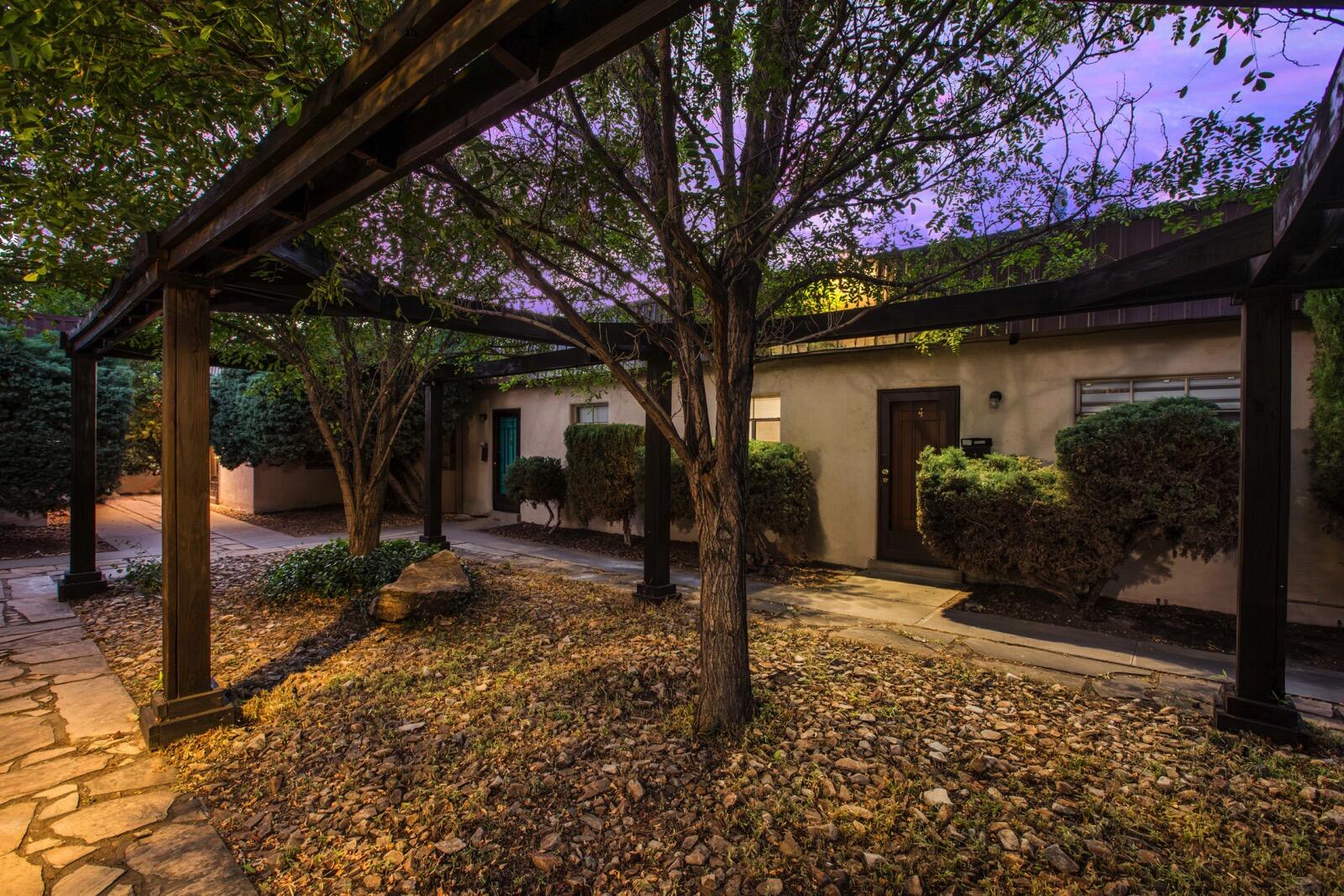 Photo 13 — 533 Valencia Drive SE