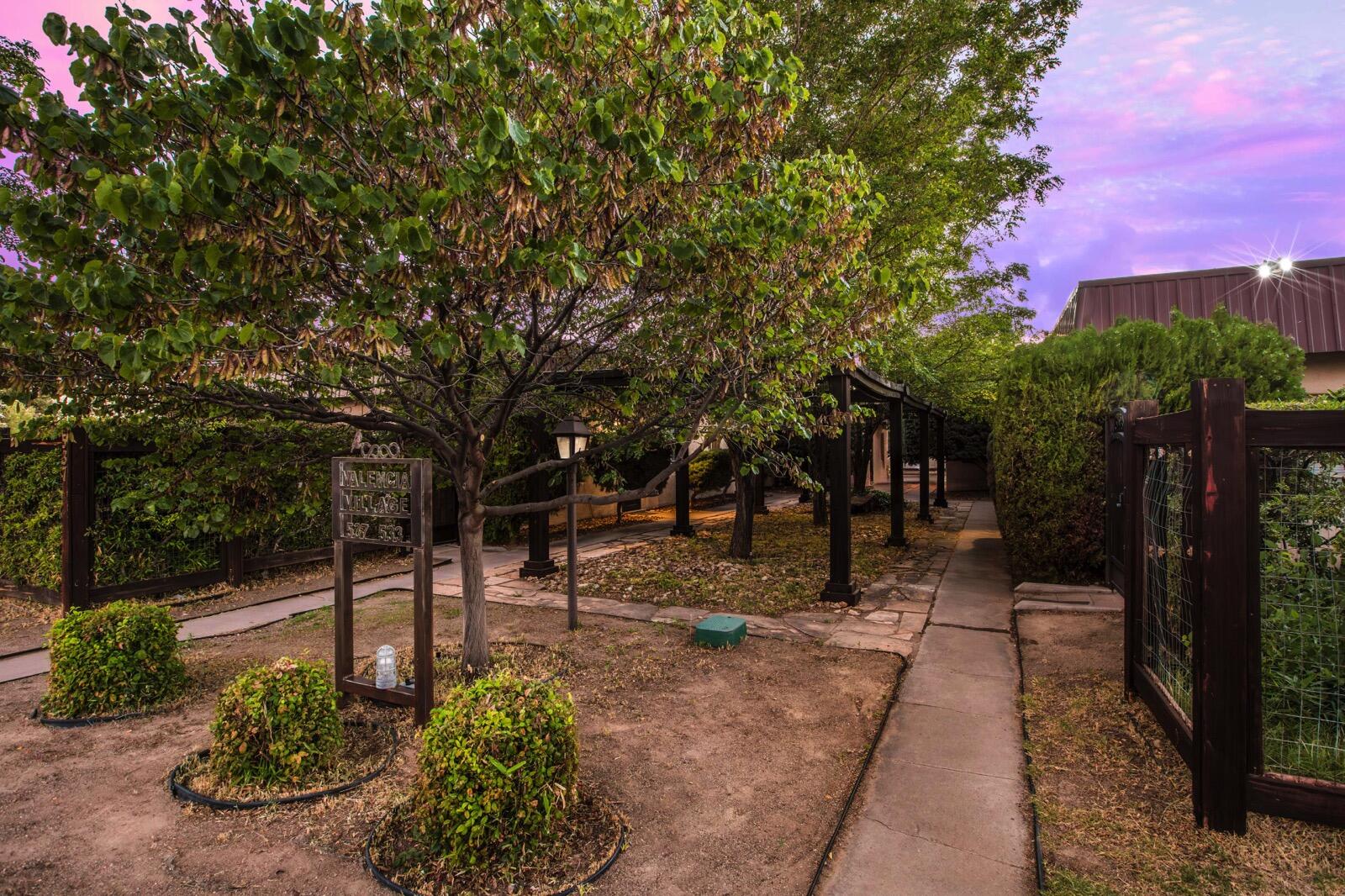 Photo 11 — 533 Valencia Drive SE