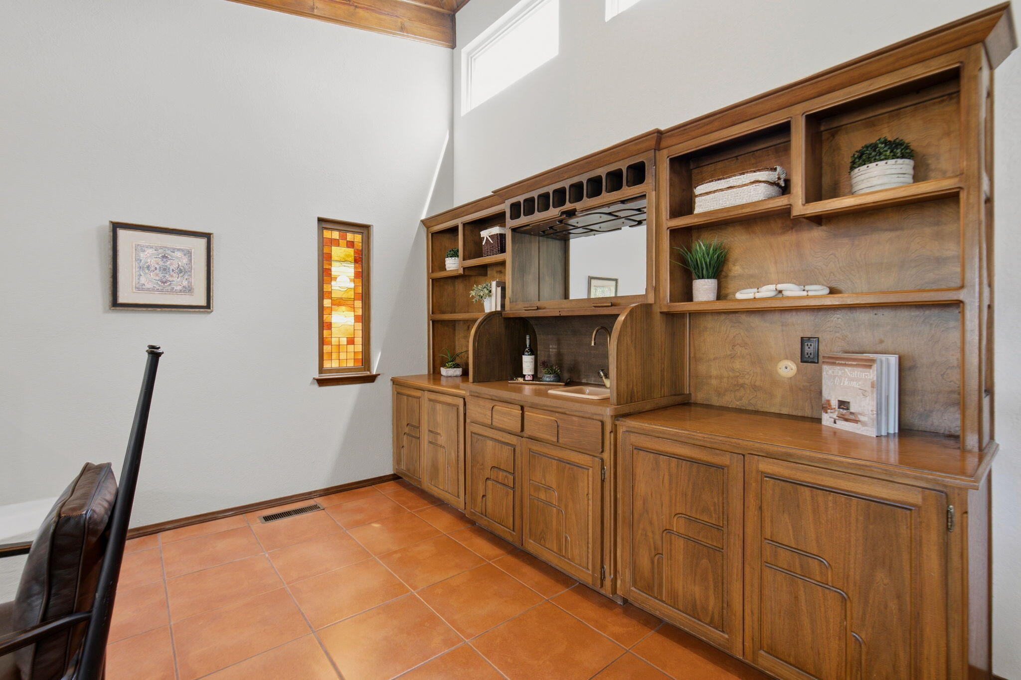 Photo 2 — 12925 Manitoba Drive NE