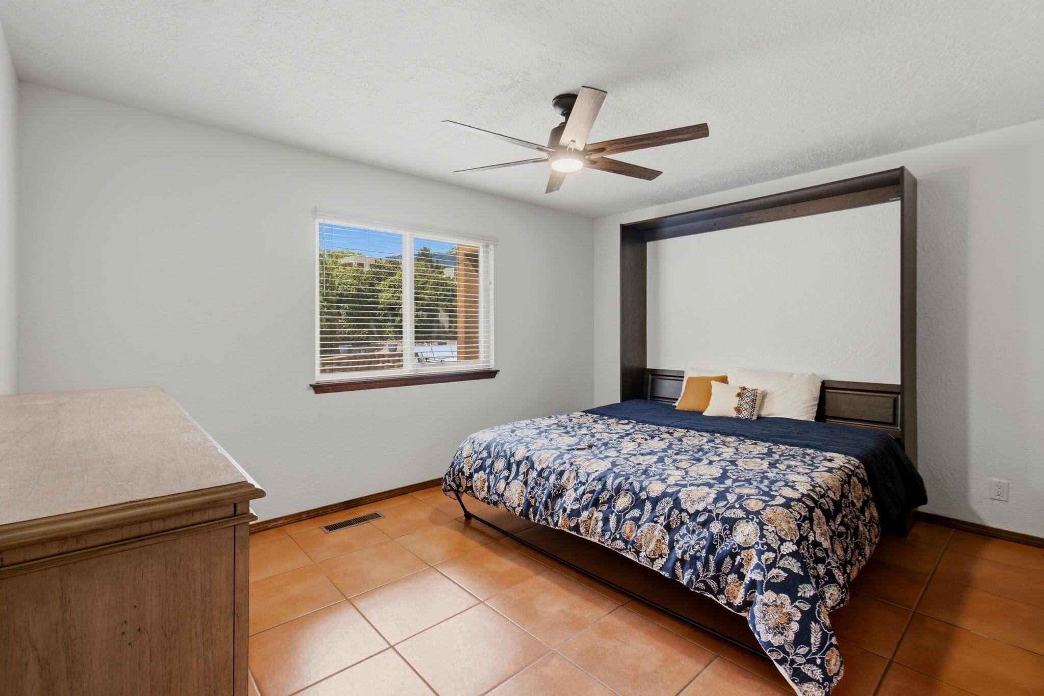 Photo 3 — 12925 Manitoba Drive NE