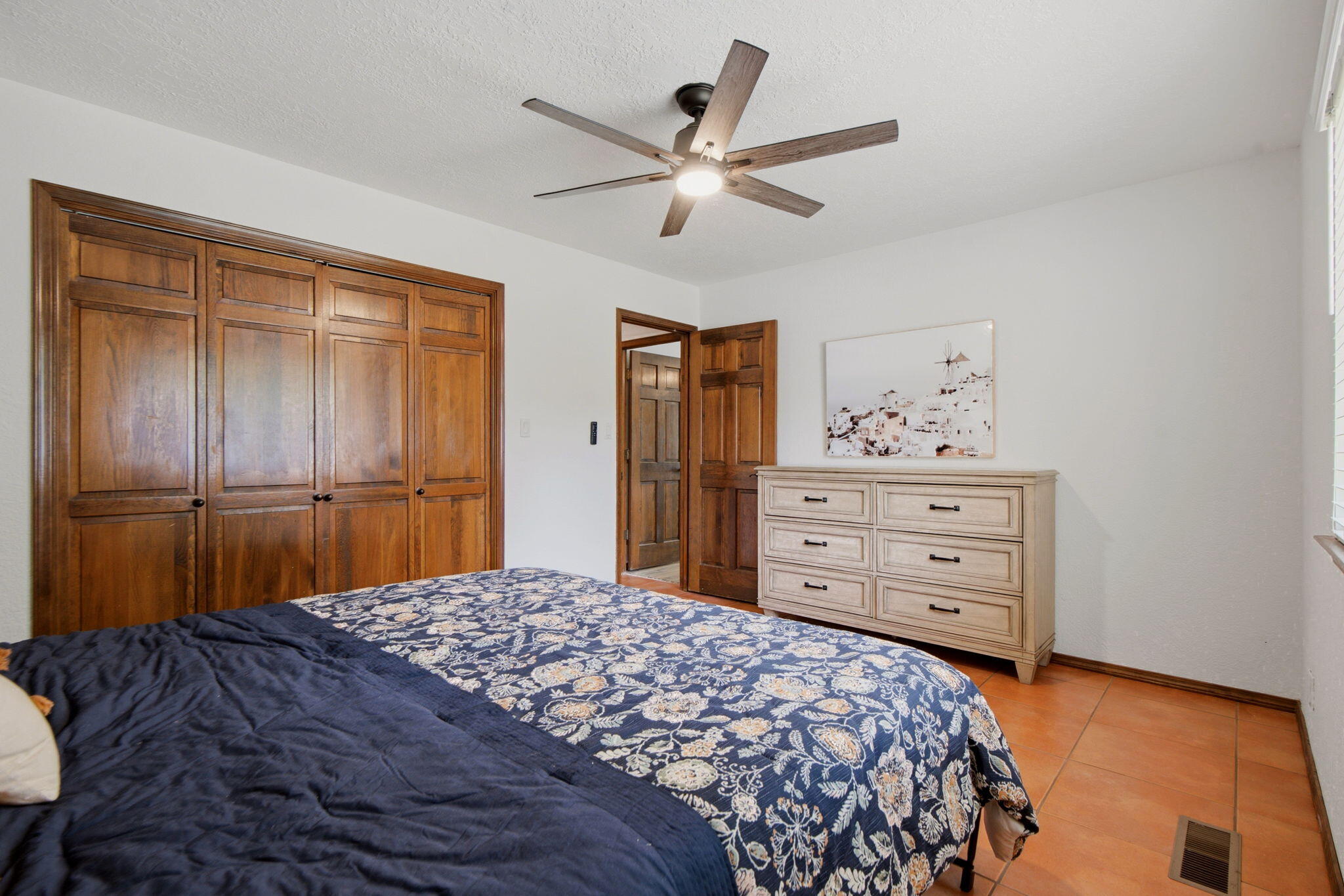 Photo 4 — 12925 Manitoba Drive NE
