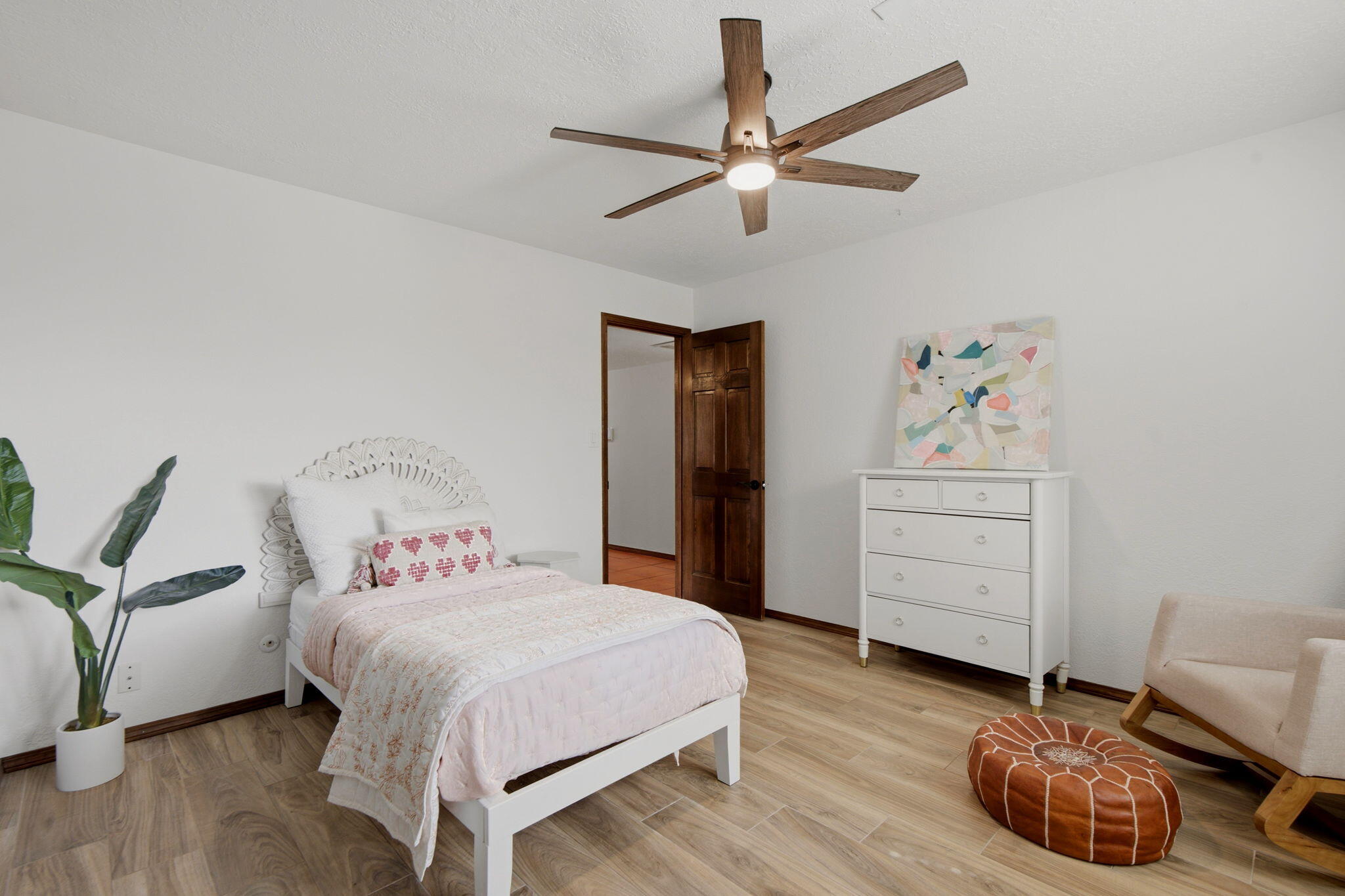Photo 6 — 12925 Manitoba Drive NE