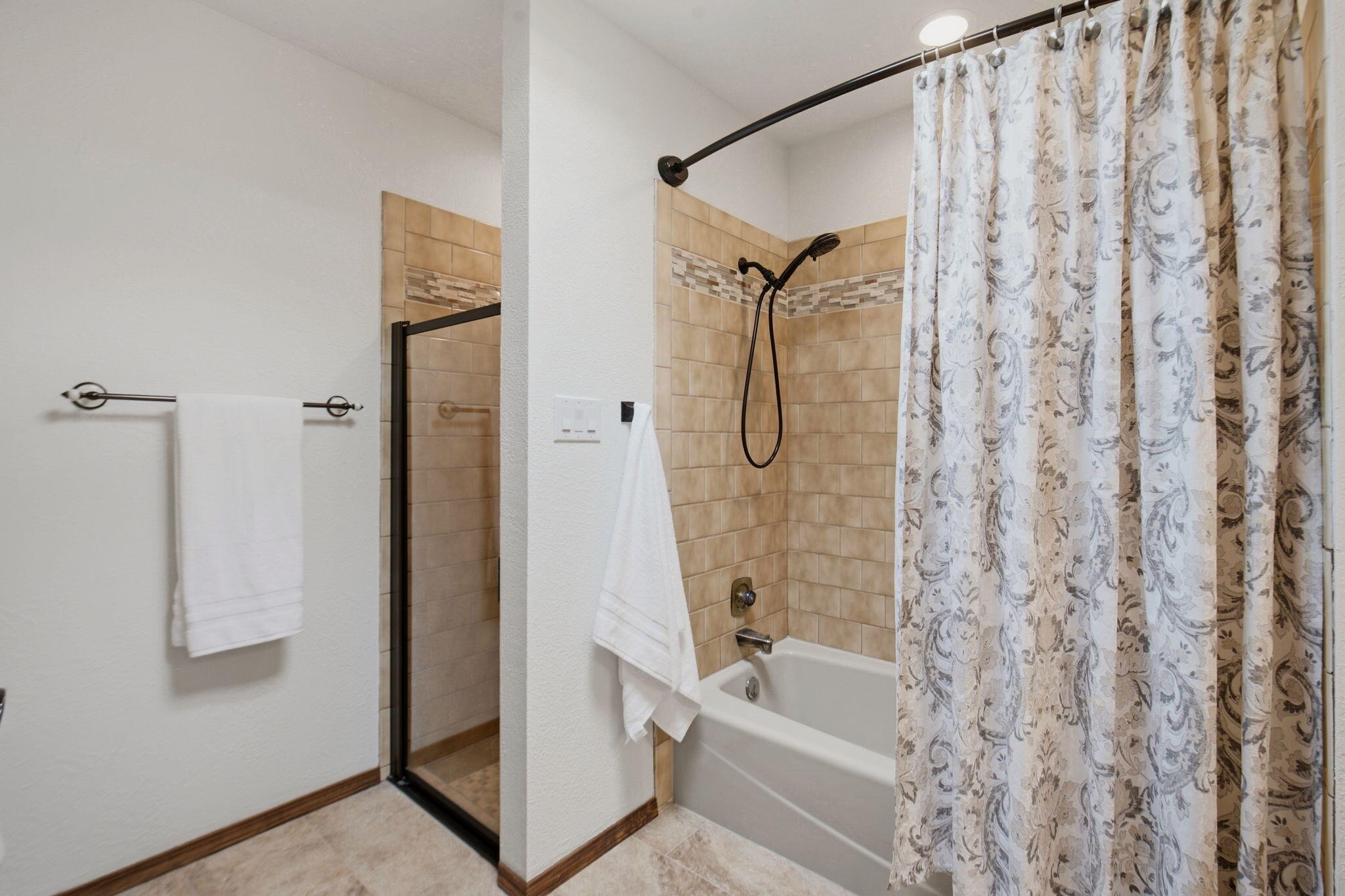 Photo 10 — 12925 Manitoba Drive NE