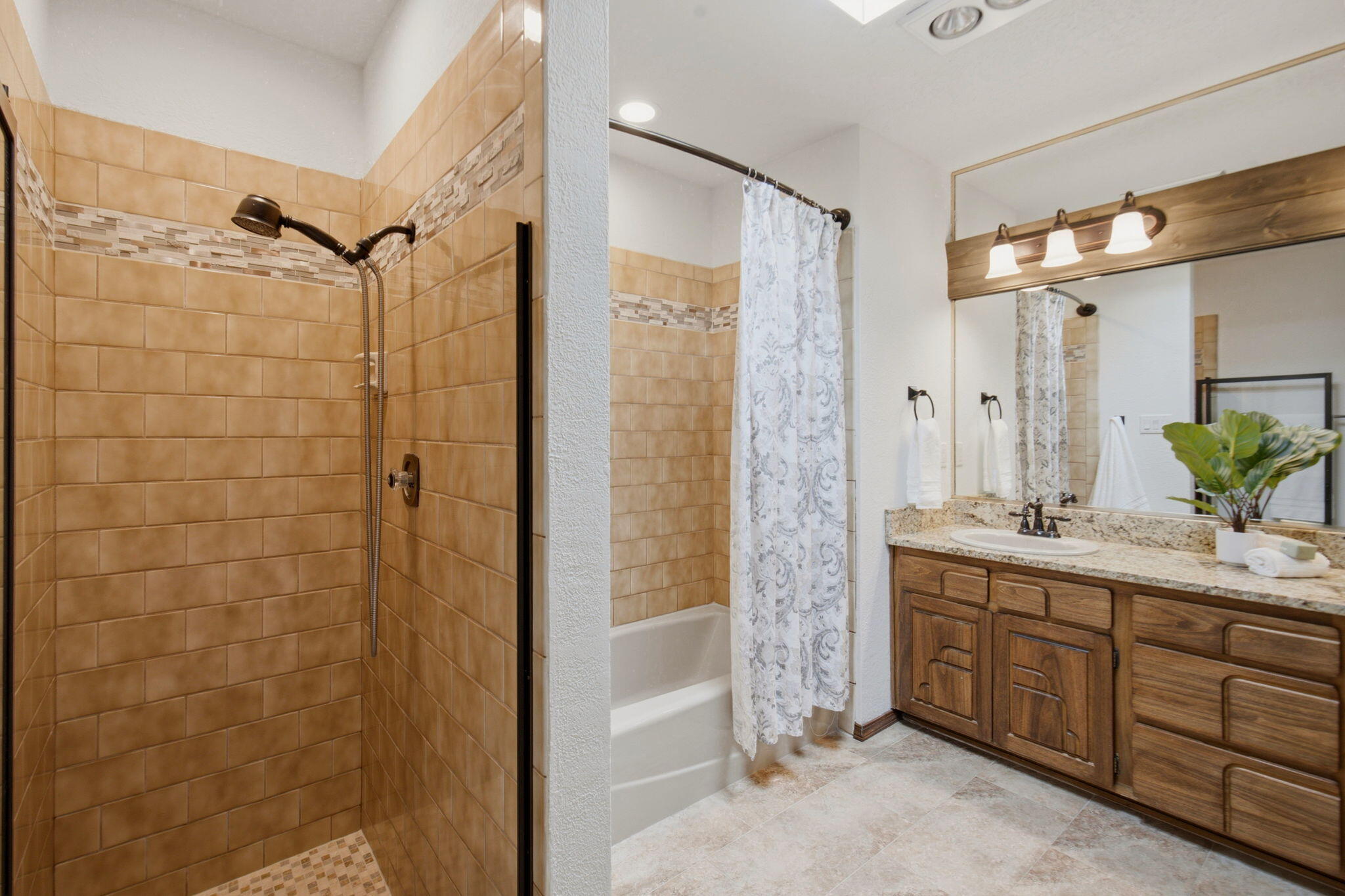 Photo 11 — 12925 Manitoba Drive NE